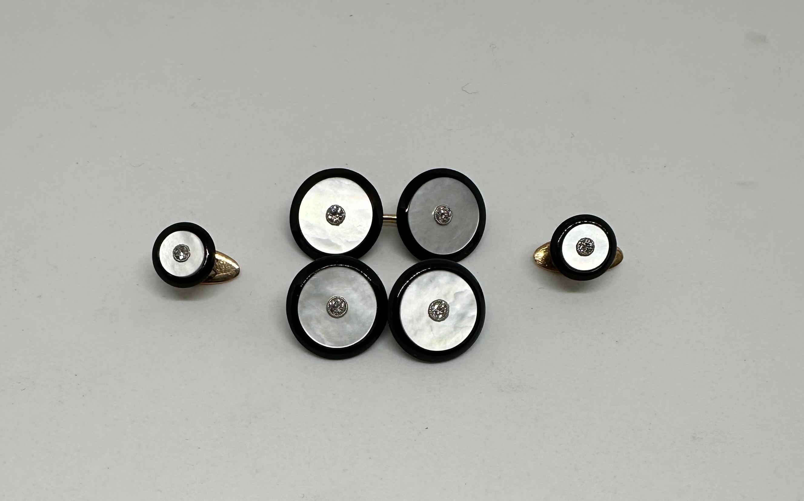 Extraordinary Art Deco dress set in excellent vintage condition in its original, fitted leather box signed Tiffany & Co Paris.

The double-sided cufflinks and two shirt studs feature carved, polished black onyx, white mother-of-pearl and