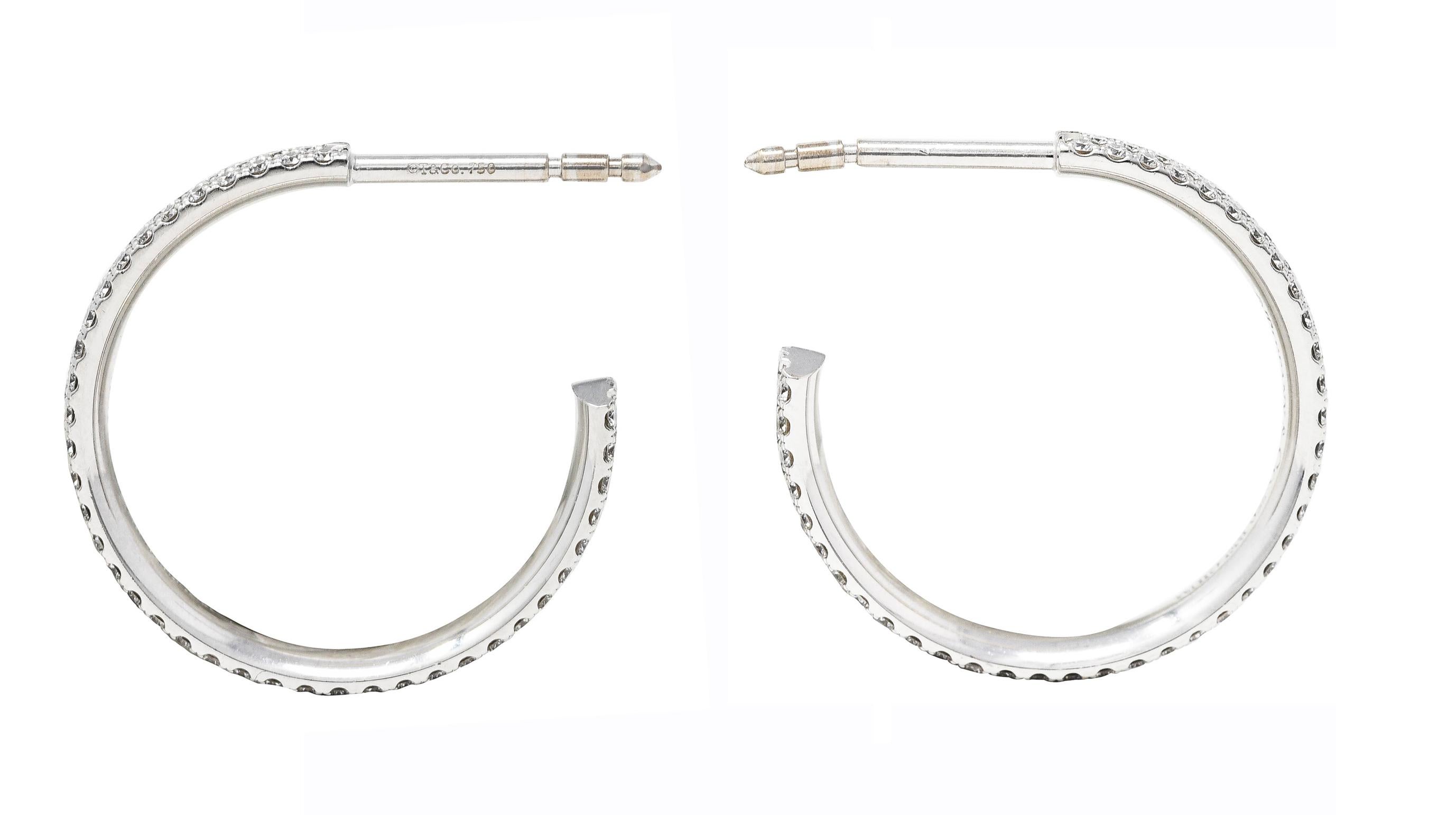 Tiffany & Co. Metro-Ohrringe aus 18 Karat Weißgold mit Diamanten in Pflaster (Brillantschliff)