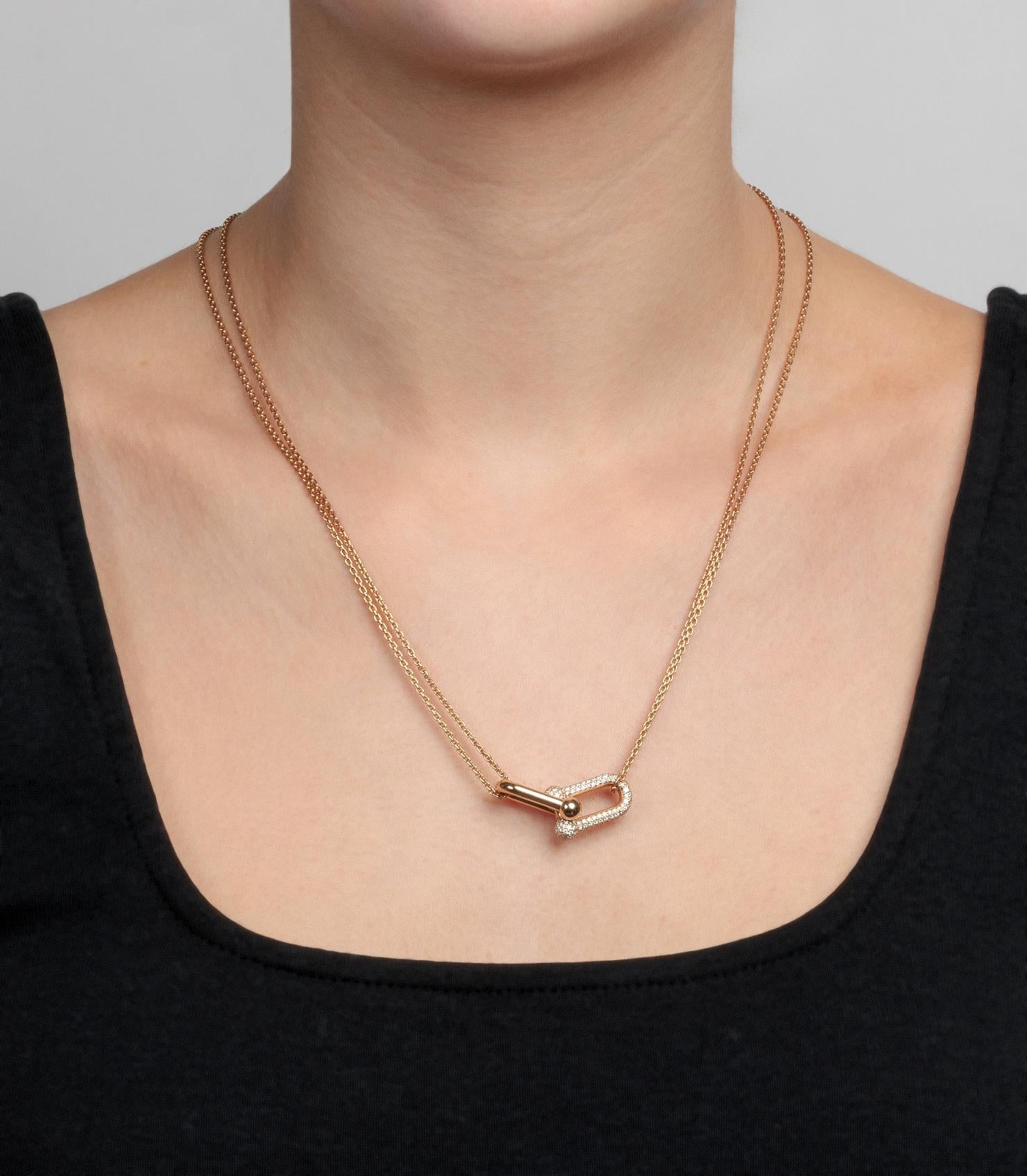 Tiffany & Co. Ciondolo a doppio anello con diamante Pave in oro rosa 18 ct.

Dettagli del prodotto
Xupes Ref: COMJ852
Marchio: Tiffany & Co.
Model No: Ciondolo Pave Hardwear grande a doppio anello
Tipo: Collana
PREZZO DI VENDITA: 12.600