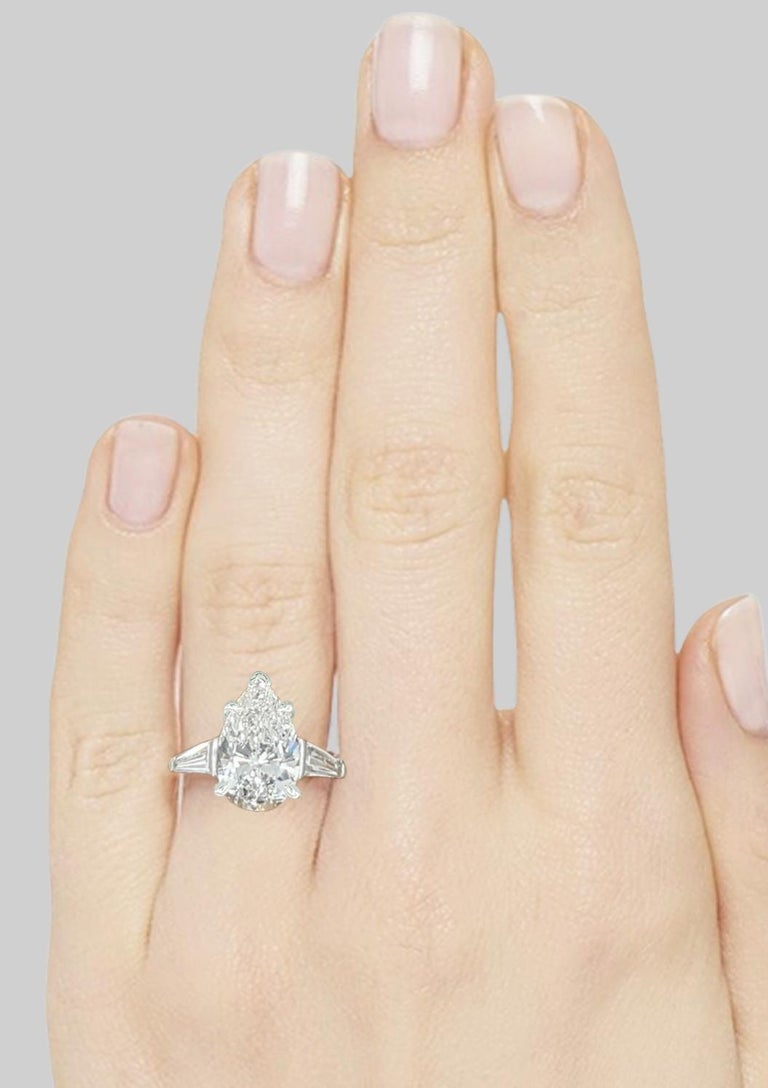 Tiffany and Co. Bague de fiançailles solitaire en platine avec diamant  taille poire En vente sur 1stDibs