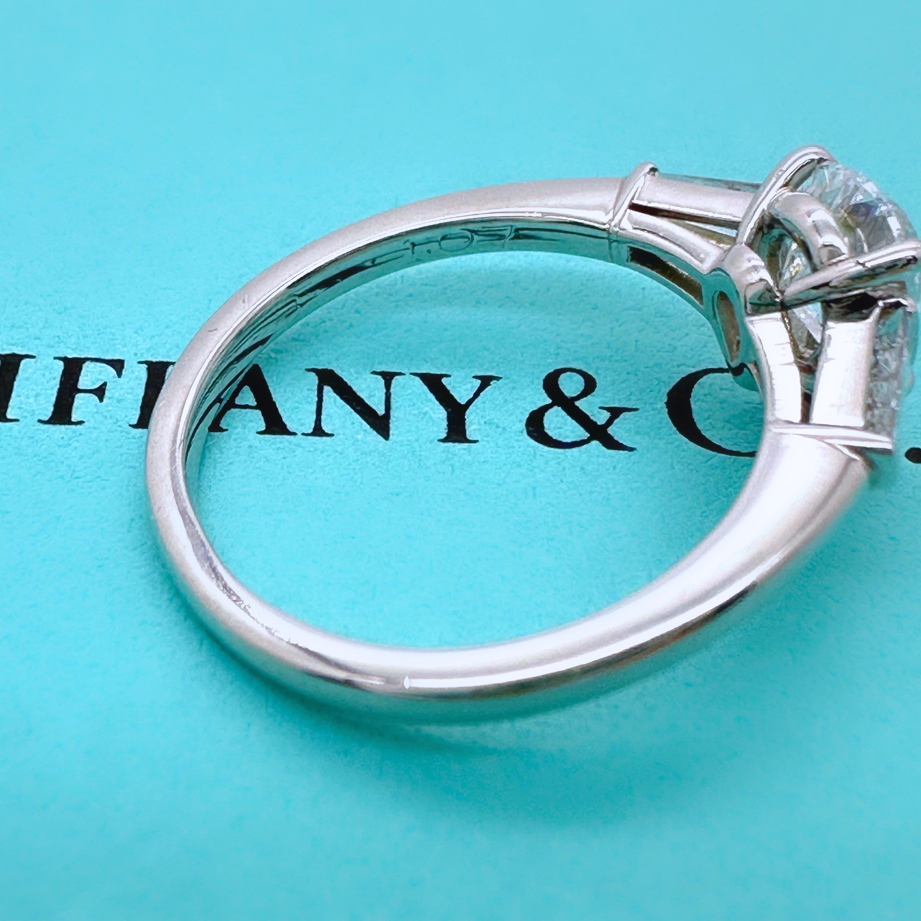 Tiffany & Co. Pear Diamond 1.07 D VS2 with Baguette Side Stones Engagement Ring For Sale 3
