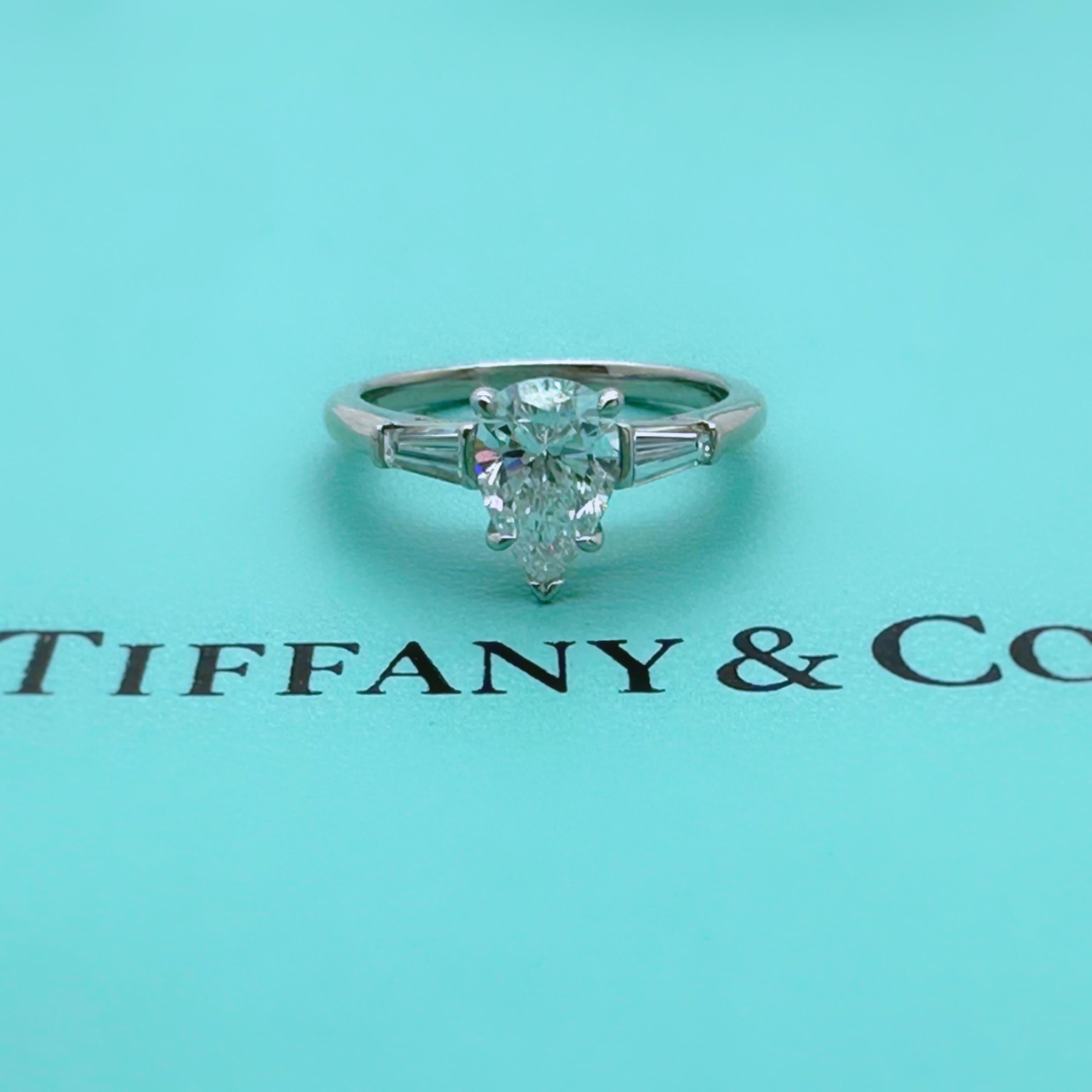 Tiffany & Co. Pear Diamond 1.07 D VS2 with Baguette Side Stones Engagement Ring For Sale 8