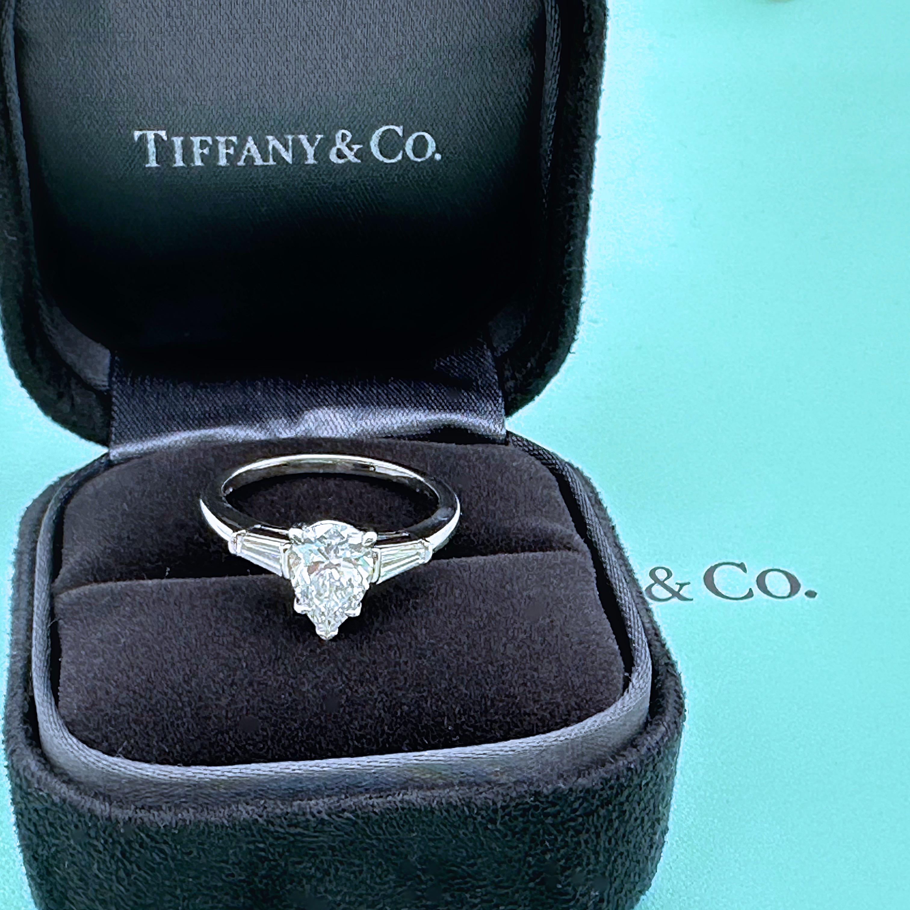 Tiffany & Co. Pear Diamond 1.07 D VS2 with Baguette Side Stones Engagement Ring For Sale 9