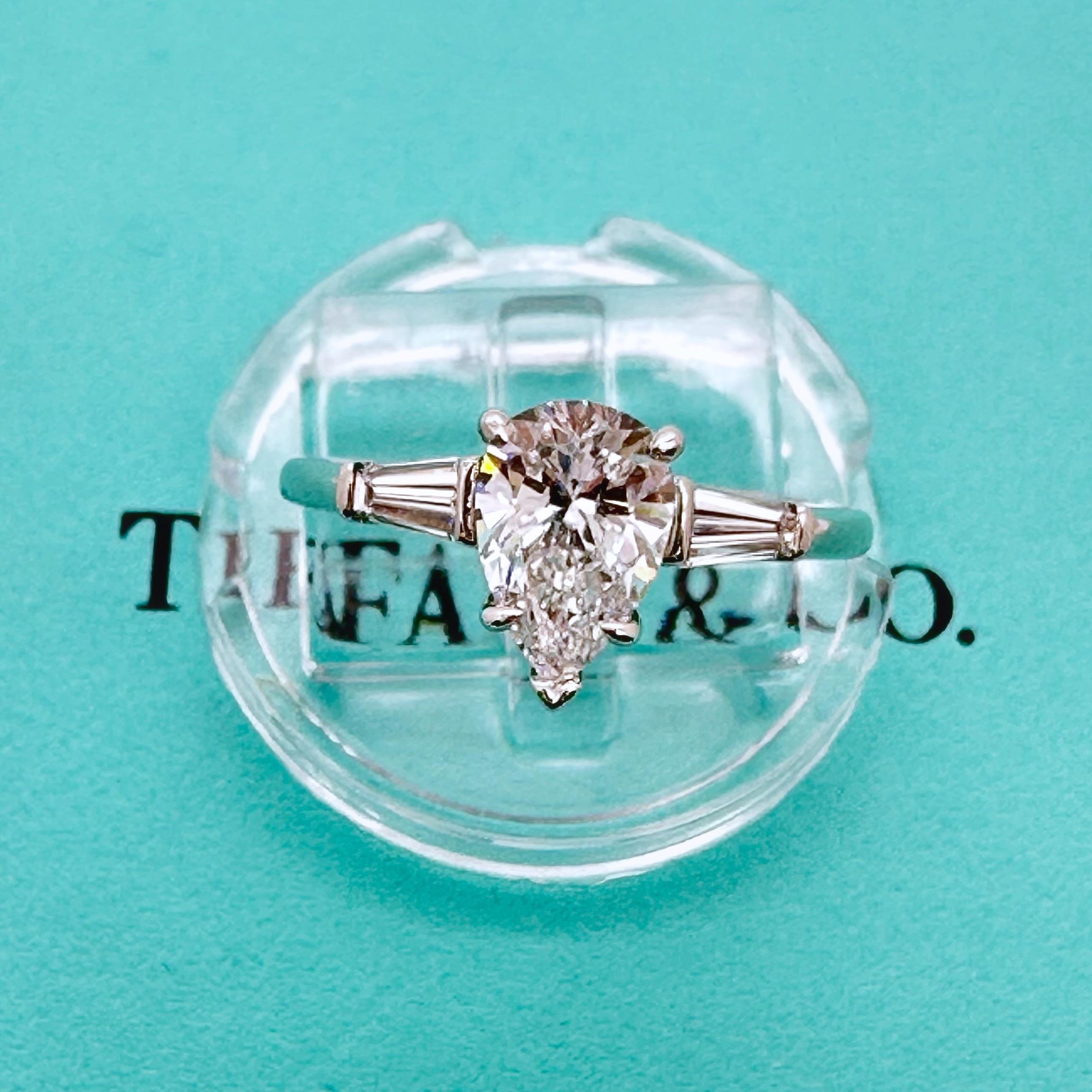 Tiffany & Co. Pear Diamond 1.07 D VS2 with Baguette Side Stones Engagement Ring In Excellent Condition For Sale In San Diego, CA