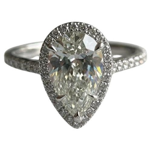 Tiffany
Co. Anillo de compromiso de diamantes halo en forma de pera