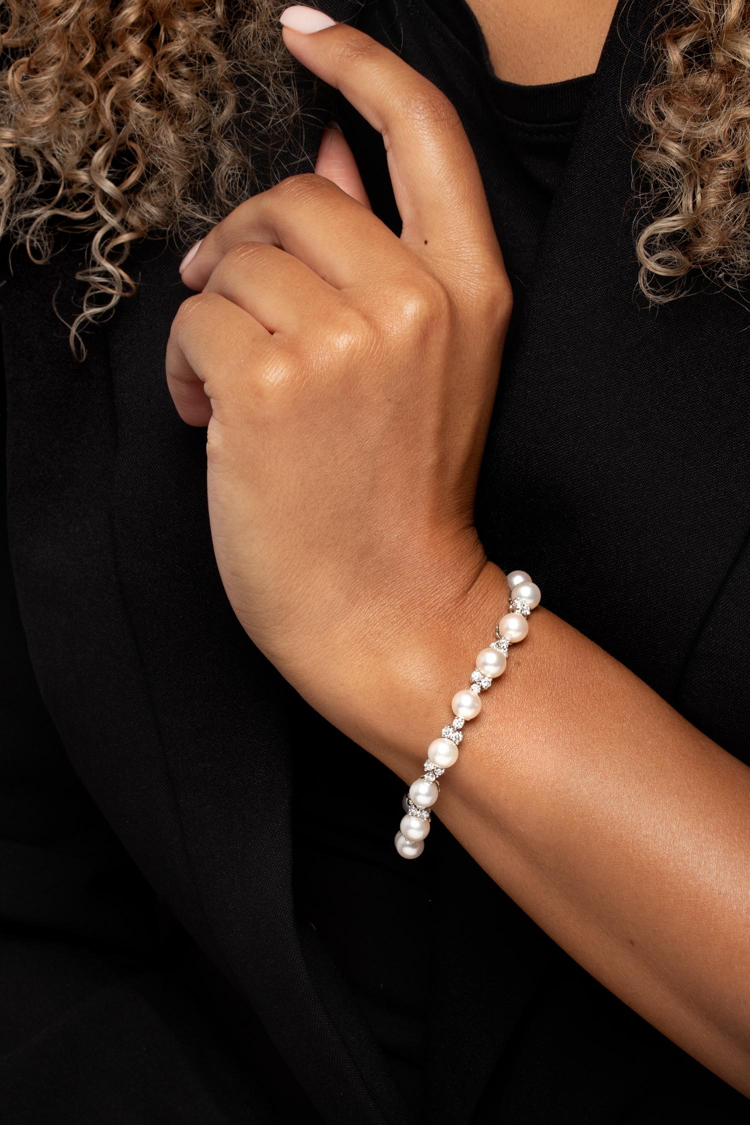 This stunning Tiffany & Co. bracelet comes from their ‘Aria Victoria’ collection. Crafted in platinum, this stunning piece features a row of luminous 6.7mm cultured pearls, each separated by clusters of three round brilliant diamonds. The bracelet