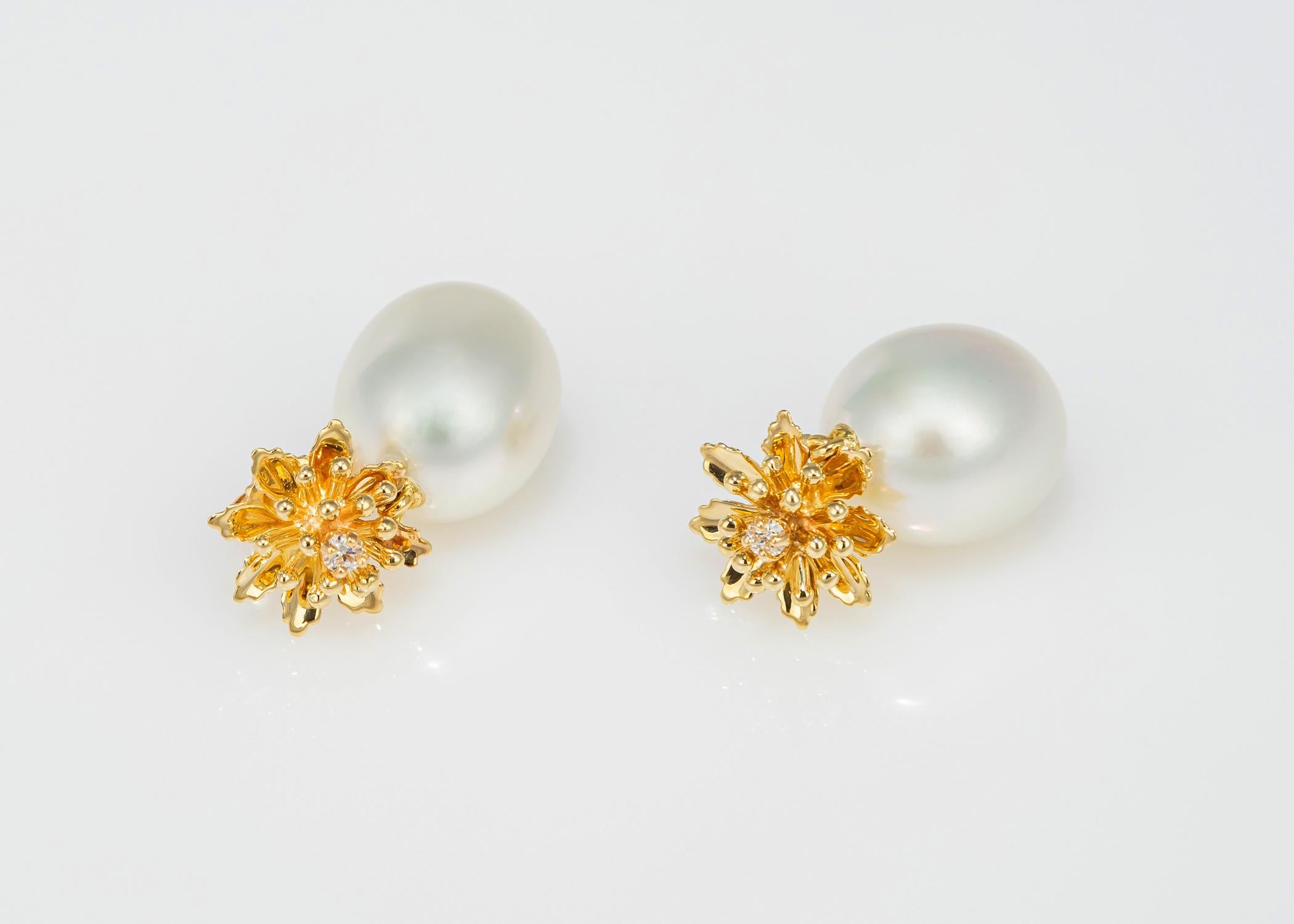 Can an earring look happy ? Tiffany & Co. creates a beautiful gold flower with amazing detailing adds glowing South Sea pearls and finishes with two small brilliant cut diamonds right in the middle. Just over 1 inch in length. The South Sea pearls