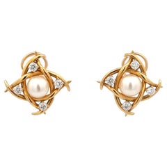 Tiffany & Co. Boucles d'oreilles en or jaune 18K avec perles et diamants