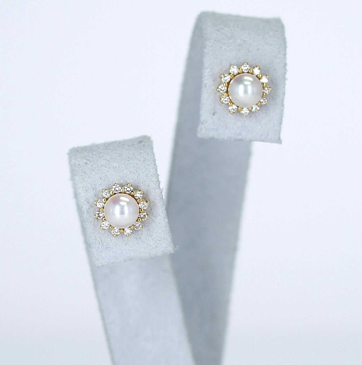 Tiffany & Perlen- und Diamant-Ohrstecker:: 18 Karat Gelbgold im Zustand „Hervorragend“ in New York, NY