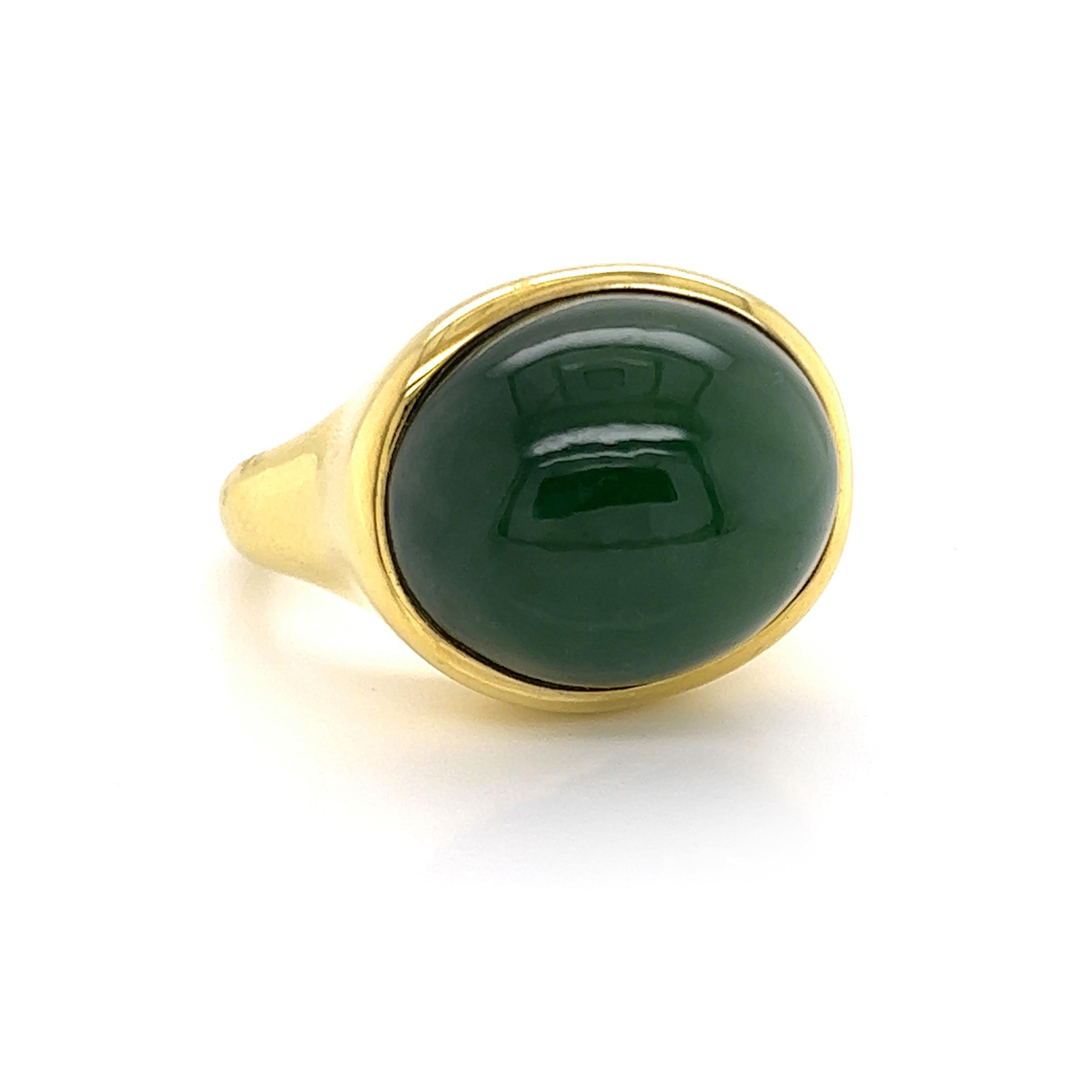 Tiffany & Co. Peretti Cabochon Green Jade 18k Yellow Gold Ring - Size 7 For Sale 2