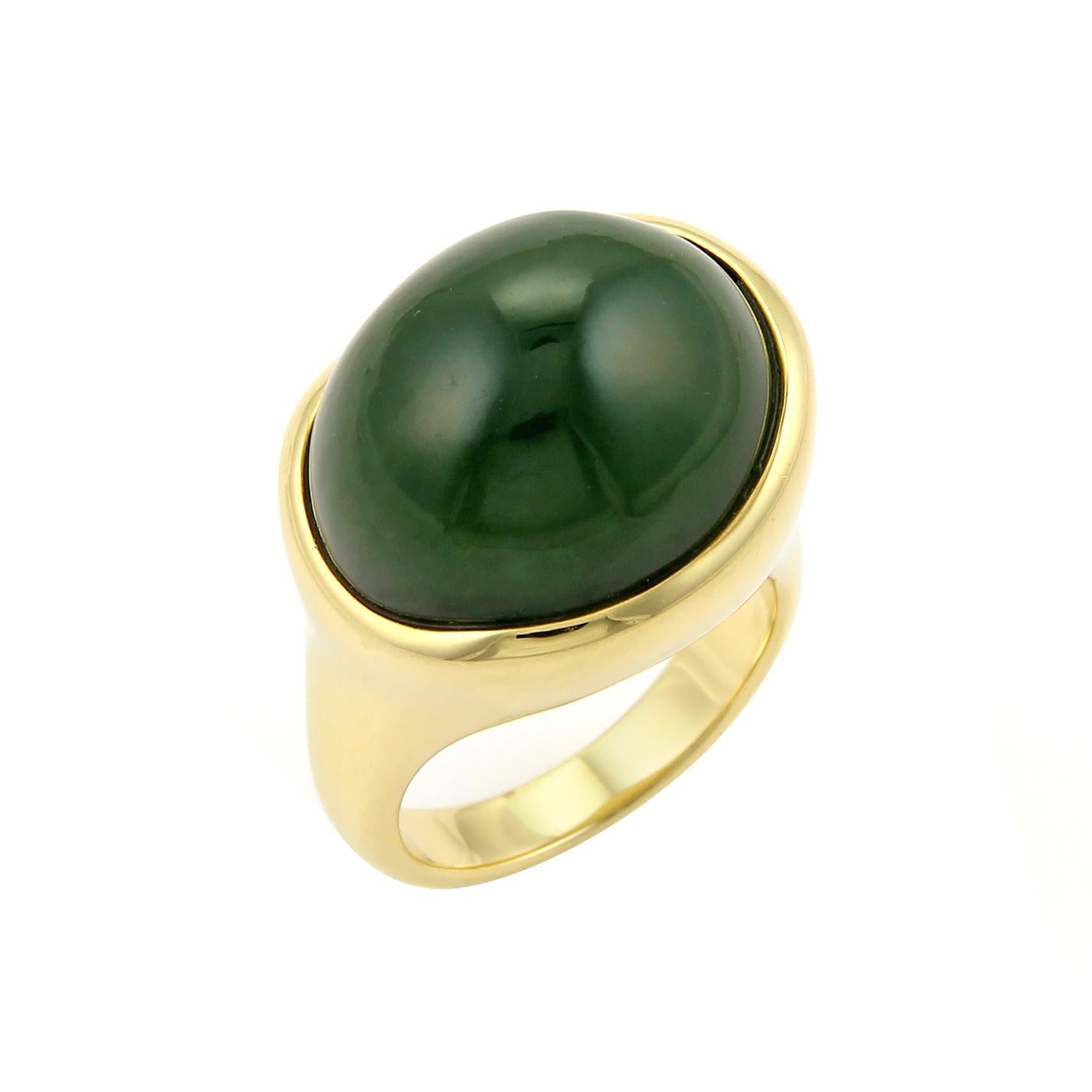From designer Elsa Peretti by Tiffany & Co. is this charming smooth authentic ring, crafted from 18k yellow gold with a polished finish featuring a slanted wave shape bridge which blends with the shank shoulders and band. The top has a deep green