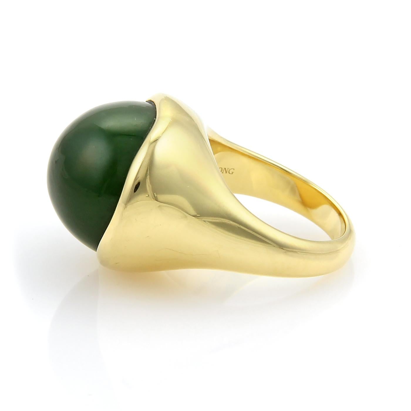Moderne Tiffany & Co. Peretti Bague en or jaune 18 carats avec cabochon de jade vert en vente