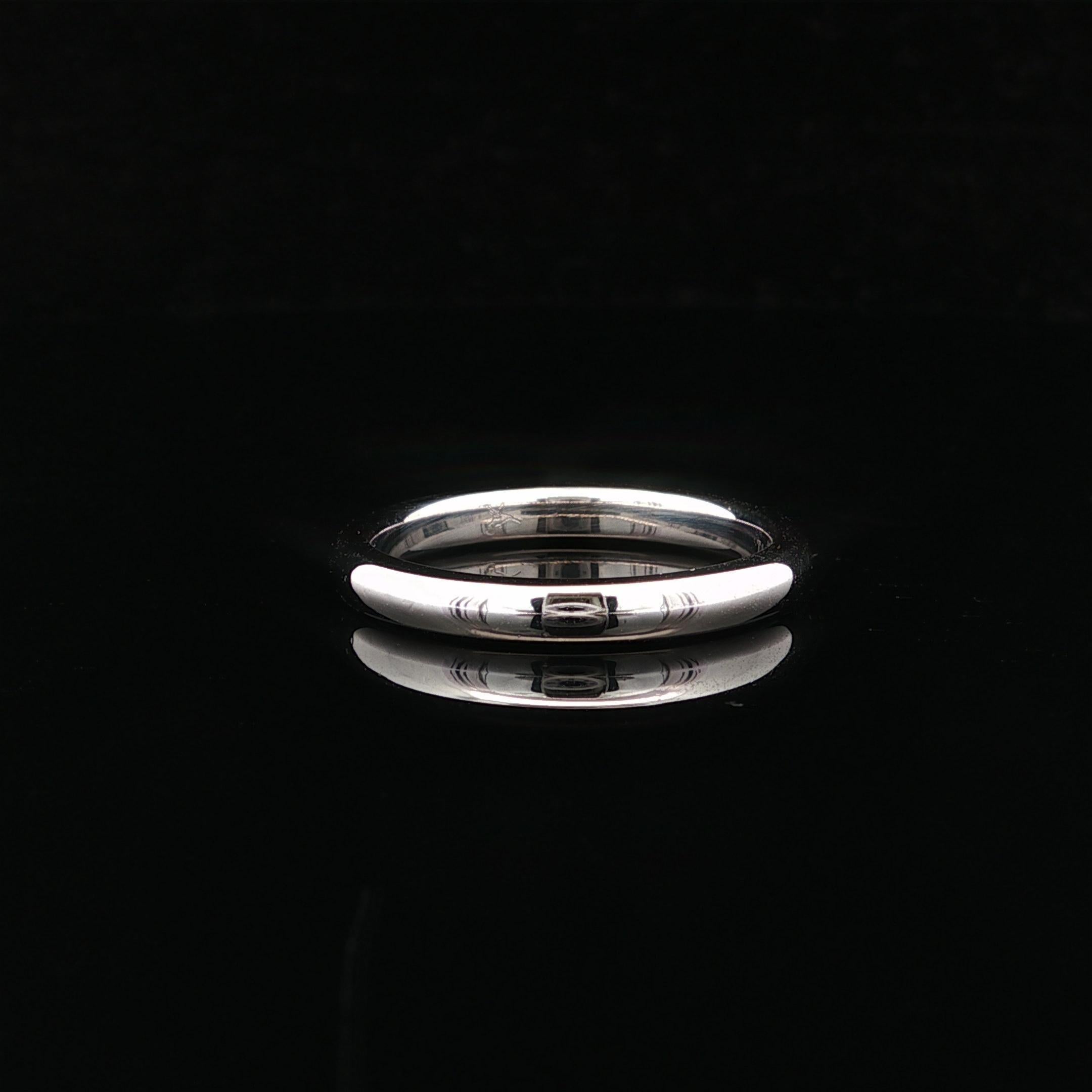 Material: Platino .950 macizo
Peso: 6 gramos
Tamaño del anillo: 6,5 (ajustado a un dedo, ponte en contacto con nosotros antes de la compra si tienes dudas sobre el tamaño)
Anchura del anillo: 2,75 mm (0,10