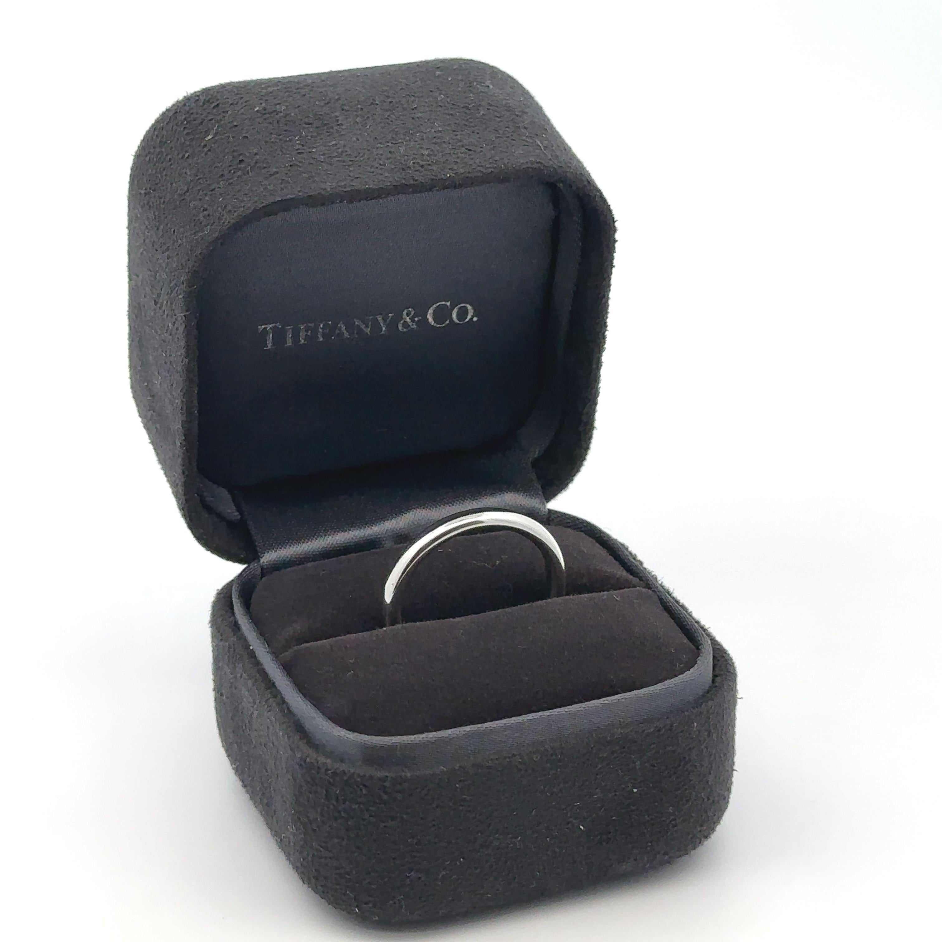 Tiffany & Co. Anillo de boda Peretti Classic de platino de 2,75 mm con caja original en venta 1