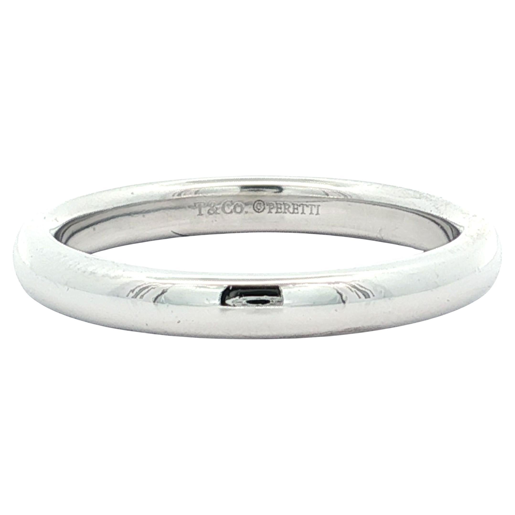 Tiffany 
Co. Anillo de boda Peretti Classic de platino de 2,75 mm con caja original en venta