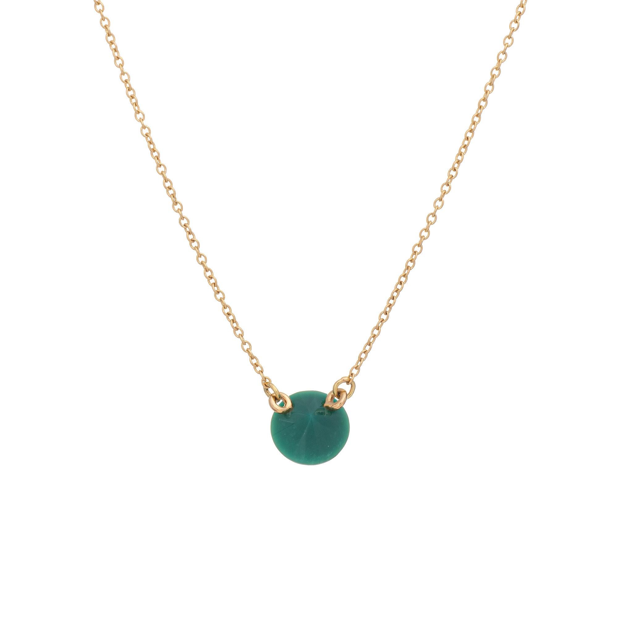 Elegante und fein detaillierte Nachlass Tiffany & Co Colors by the Yard grüne Aventurin Halskette in 18 Karat Gelbgold gefertigt.  

Der grüne Aventurin hat einen Durchmesser von 6::6 mm (in ausgezeichnetem Zustand und frei von Rissen oder Chips).