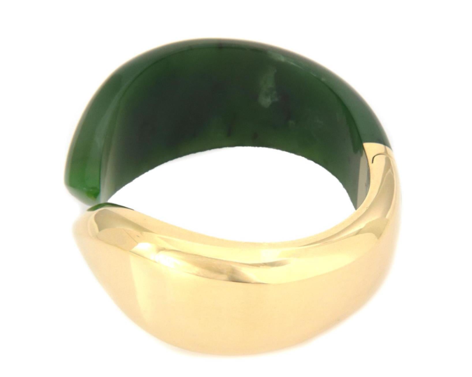 Modern Tiffany & Co. Peretti Green Jade 18k Yellow Gold Wide Cuff Bracelet For Sale