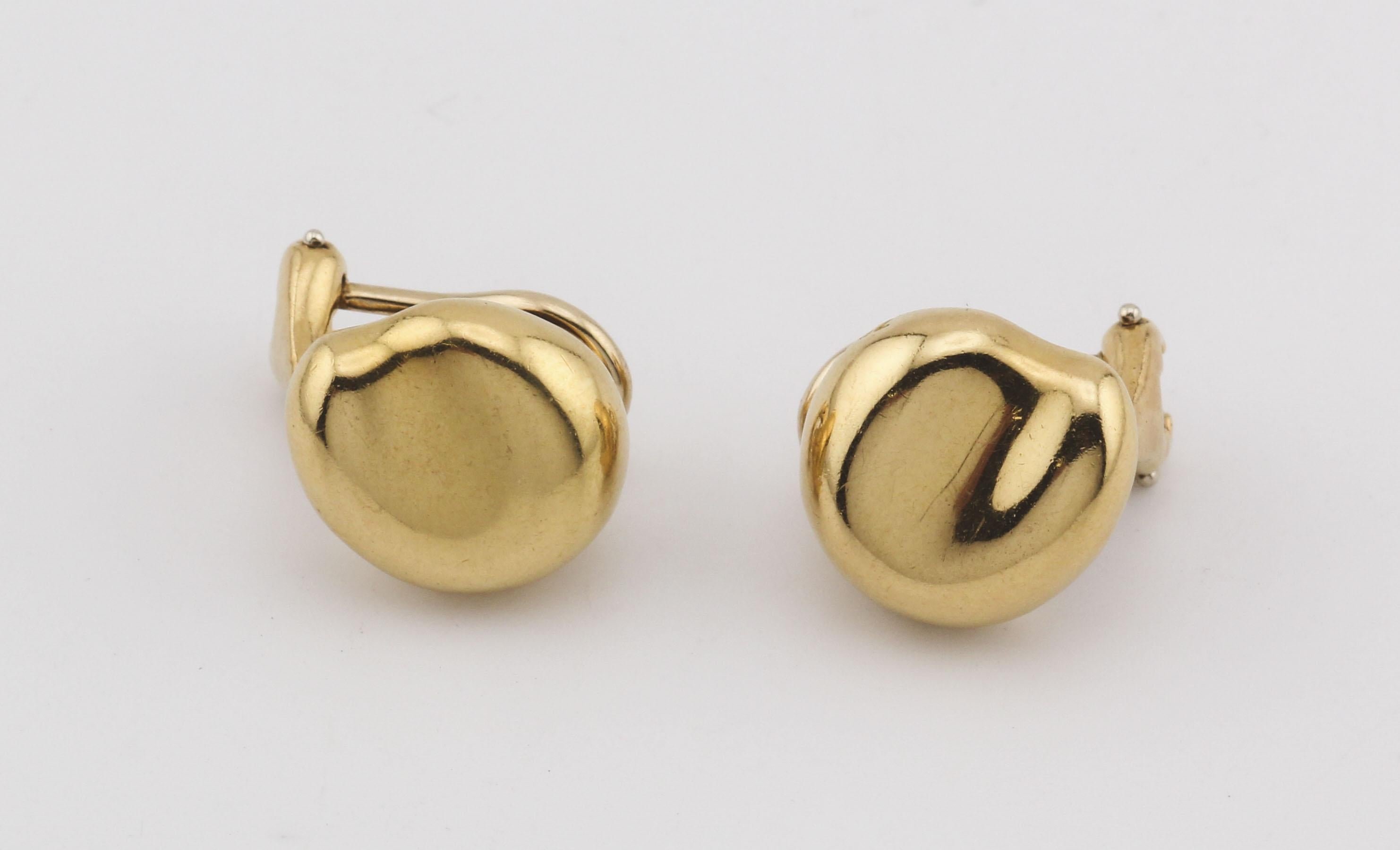 Discover the elegance of Tiffany & Co. with these exquisite 18k Gold Clip-on Earrings. Crafted with precision, these earrings embody timeless sophistication and refined artistry.

Each earring features a smooth, polished gold surface, creating a