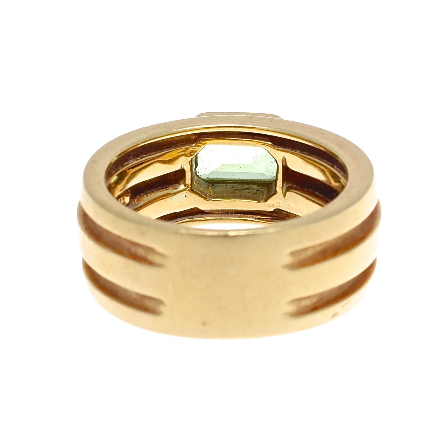 Tiffany & Co. Peridot Gold Ring In Excellent Condition In Beverly Hills, CA
