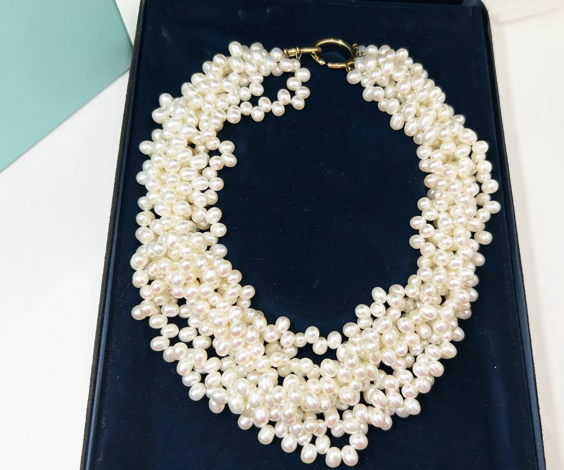 Artigiano Tiffany & Co. Picasso, collana con 8 fili di perle d'acqua dolce in oro 18 carati 750. in vendita