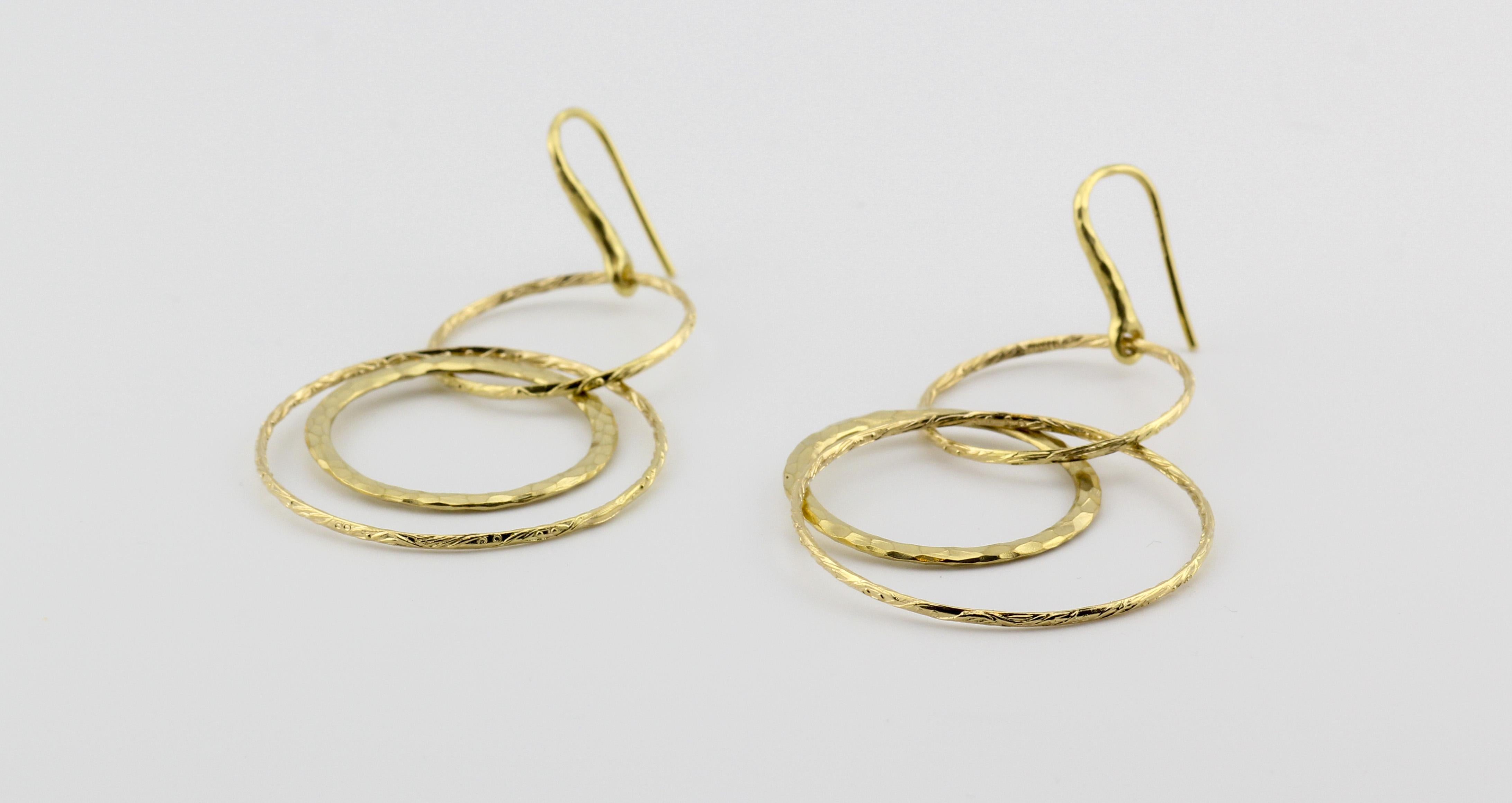 Tiffany & Co Picasso 18K Gold Hammered Circles Dangle Earrings In Good Condition For Sale In Bellmore, NY