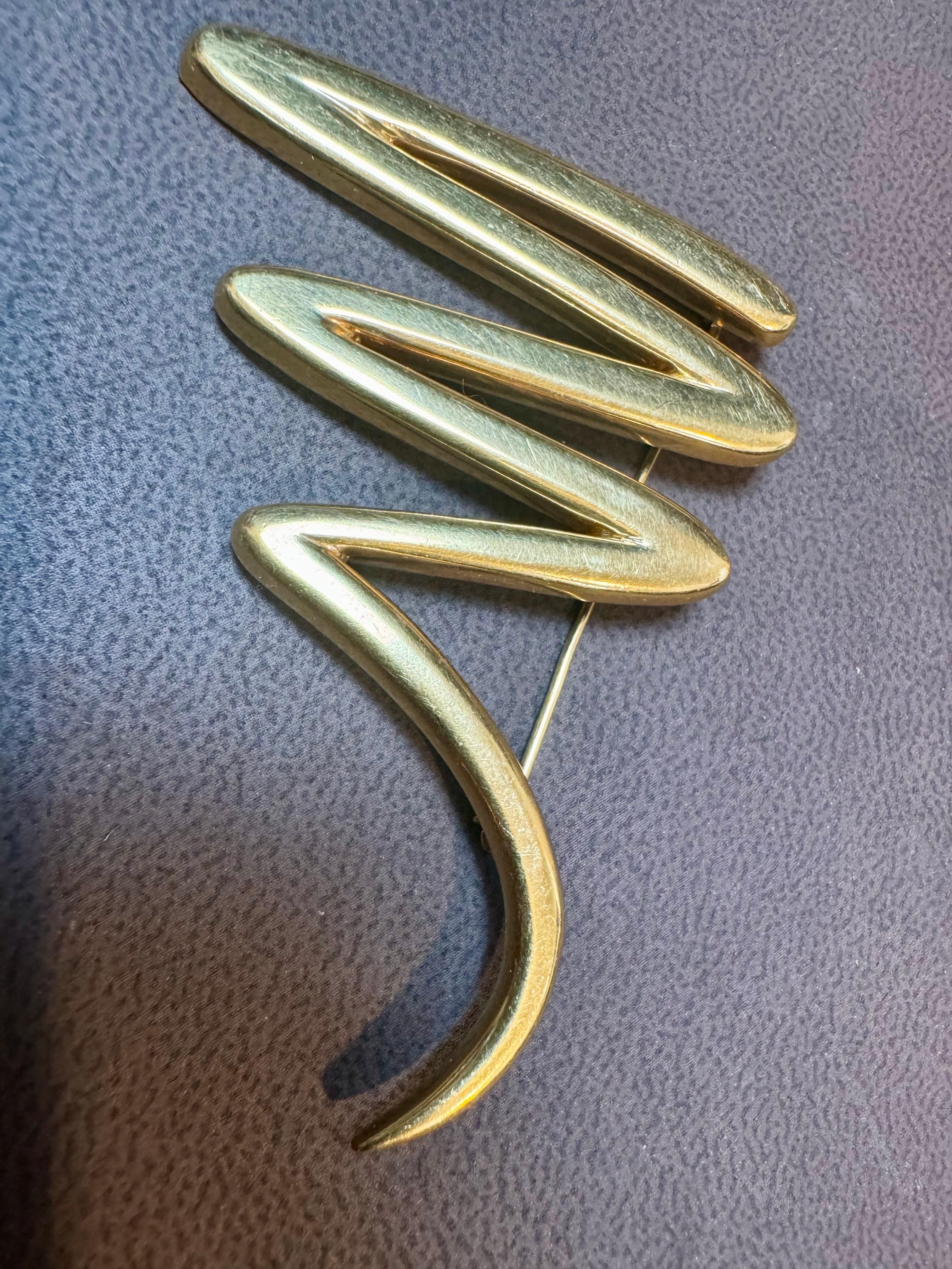 Tiffany & Co. Épingle/broche en or jaune 18 carats Picasso, grand Zig Zag, 31 gm en vente 6