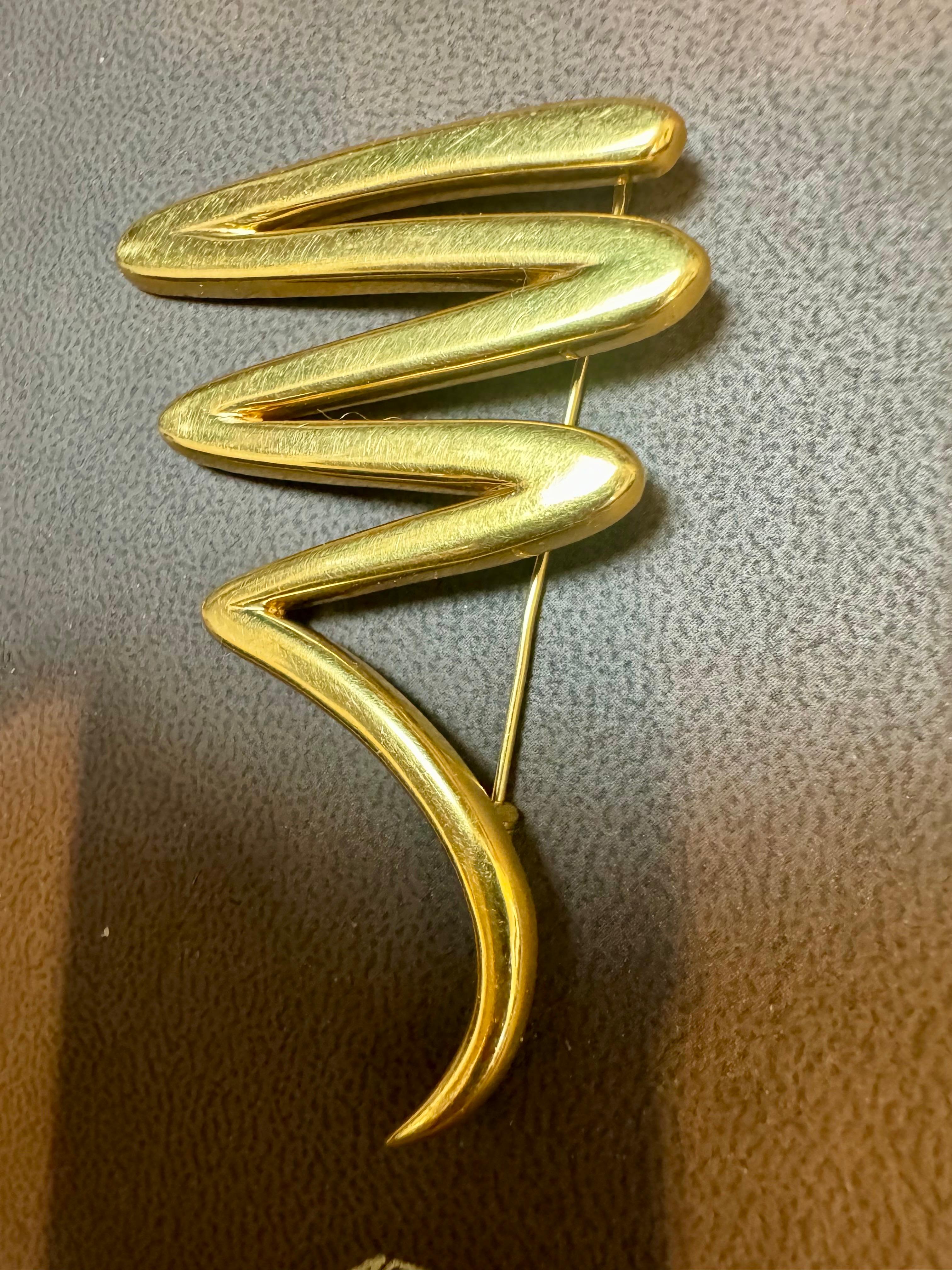 Tiffany & Co. Épingle/broche en or jaune 18 carats Picasso, grand Zig Zag, 31 gm en vente 7