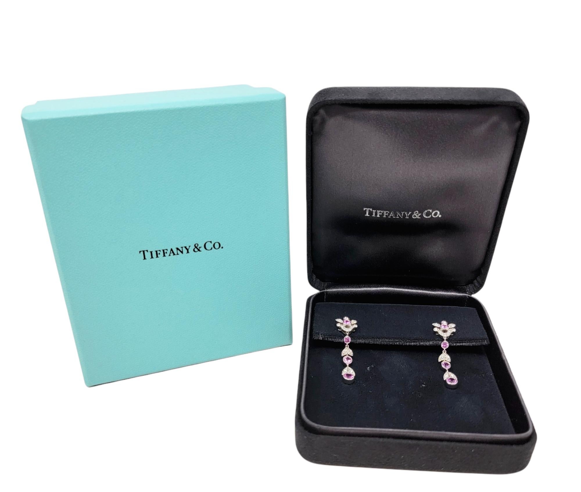 Tiffany & Co. Boucles d'oreilles pendantes en platine percées de saphirs roses et de diamants en forme de fleurs en vente 9