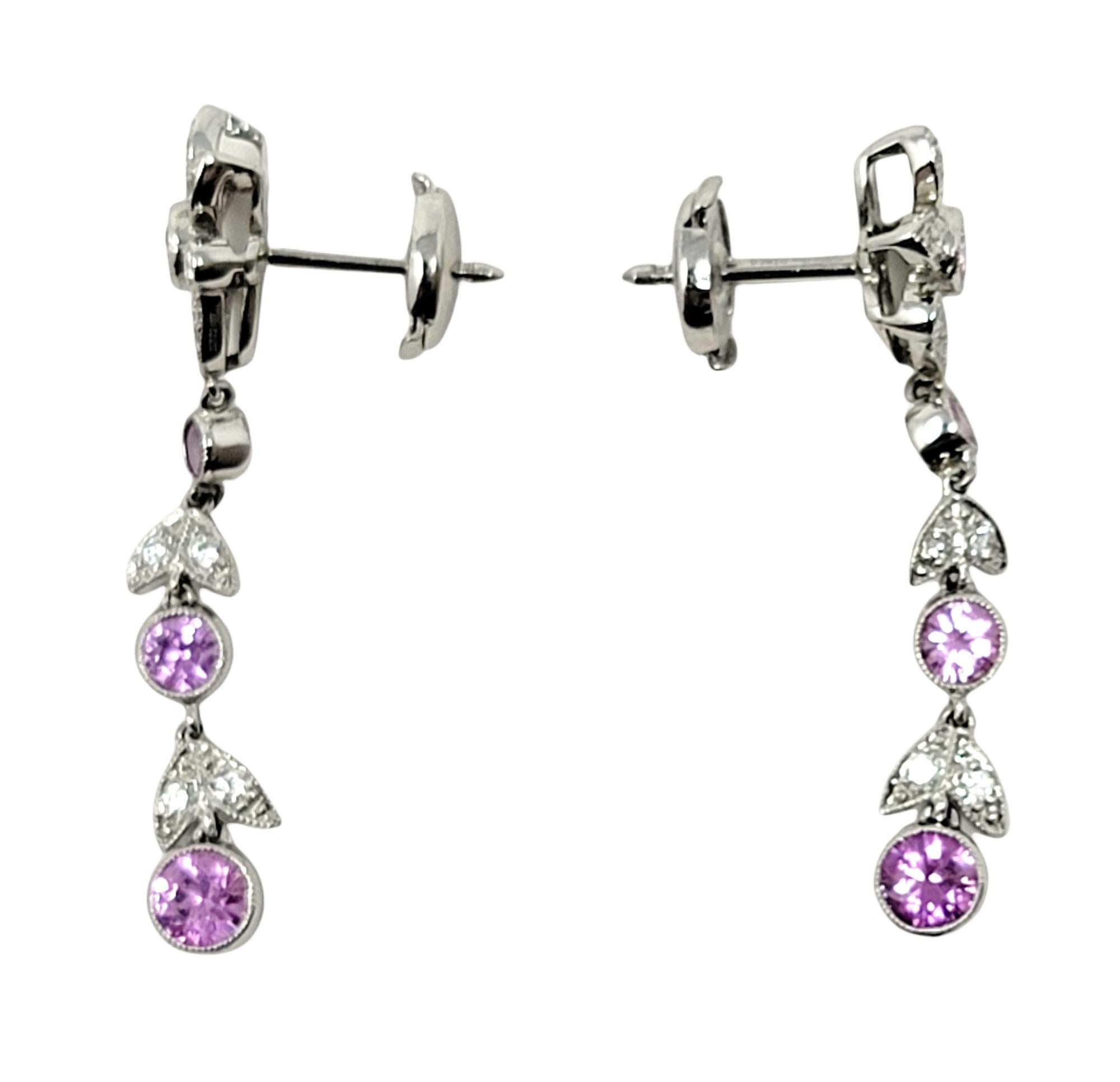 Contemporain Tiffany & Co. Boucles d'oreilles pendantes en platine percées de saphirs roses et de diamants en forme de fleurs en vente