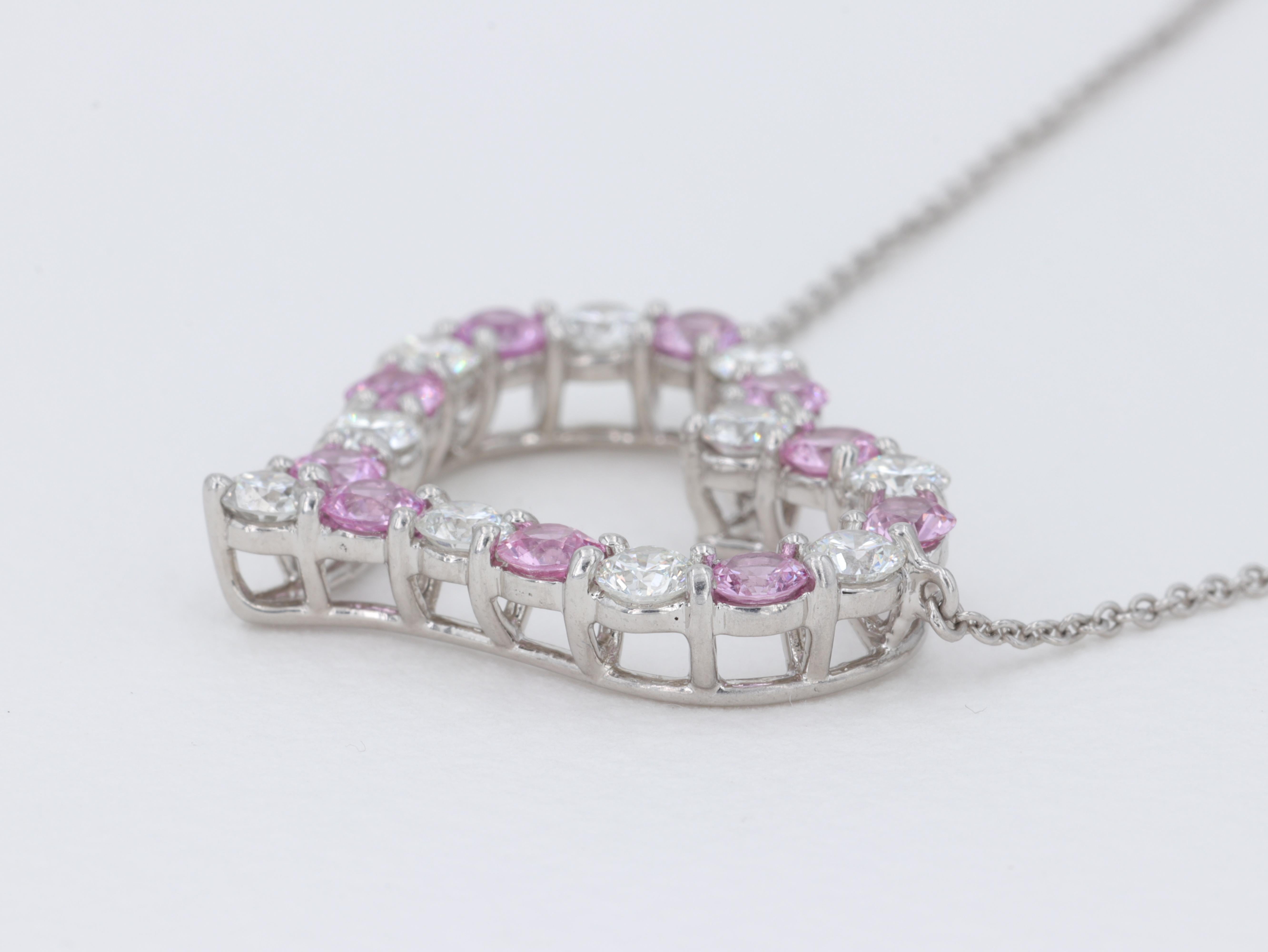 Tiffany & Co. Collier pendentif grand cœur en platine, saphir rose et diamants Bon état - En vente à Tampa, FL