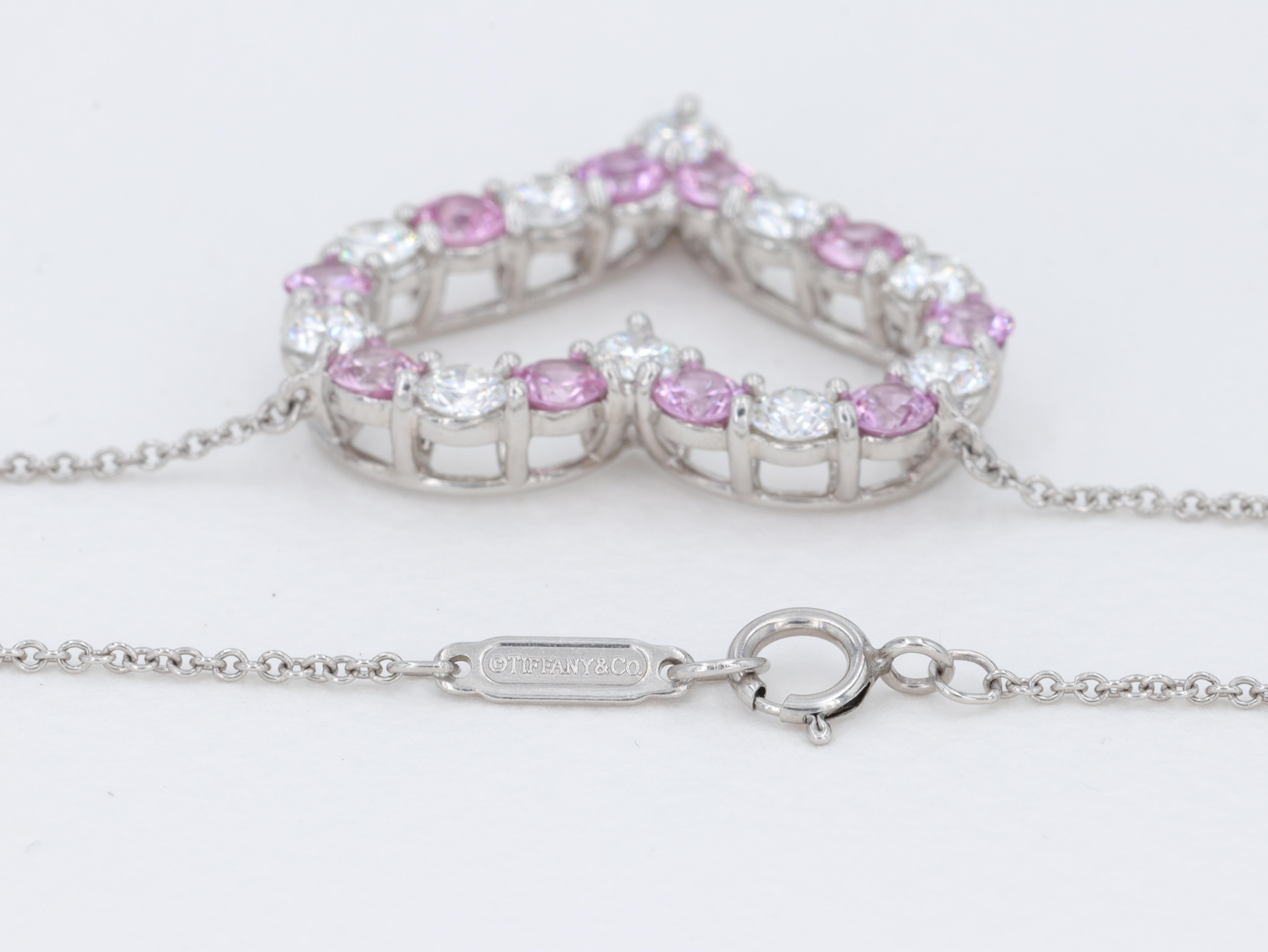 Tiffany & Co. Collier pendentif grand cœur en platine, saphir rose et diamants en vente 1
