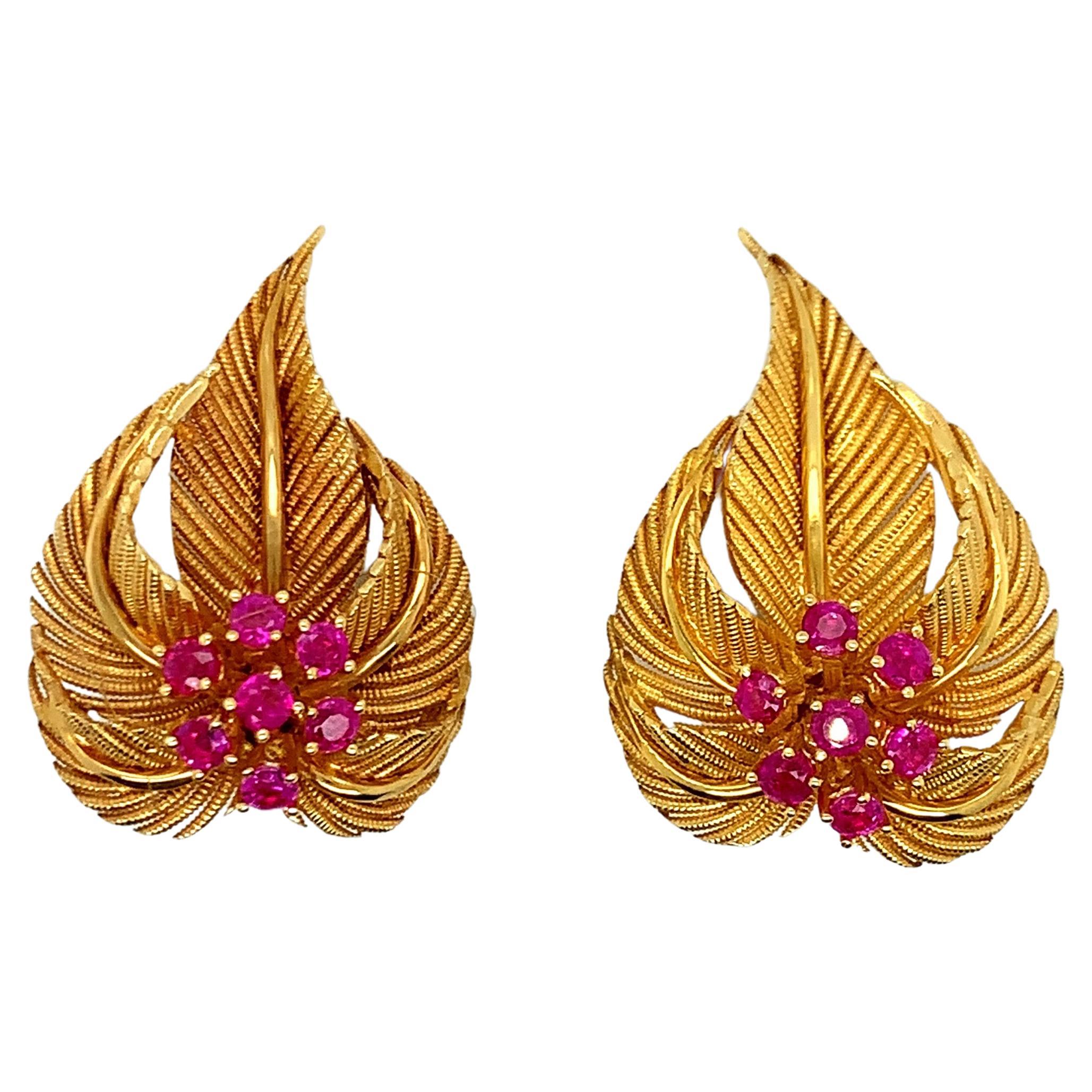 Tiffany & Co. Clips d'oreilles en or à saphirs roses