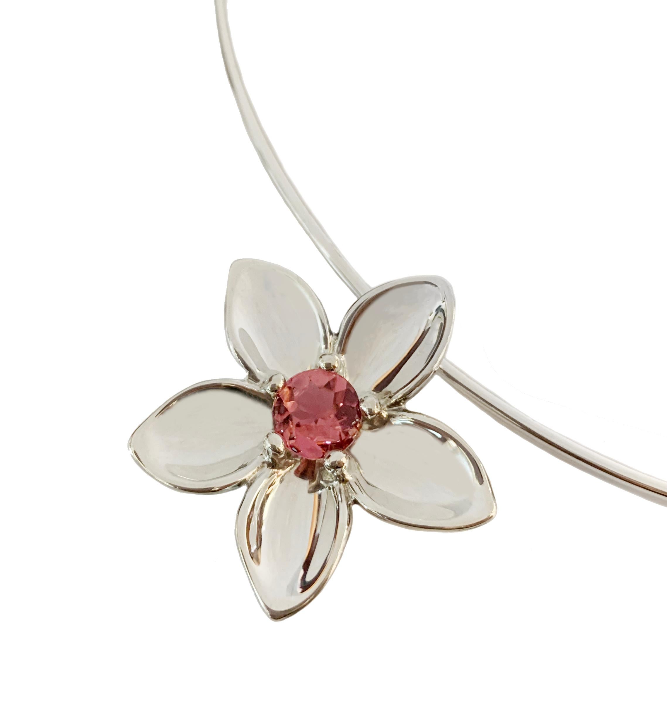 Mint condition
Tiffany & Co. Pink Tourmaline Flower Collar Necklace
Sterling Silver
Tourmaline Carat Weight: Approx. 2.10ct
Pendant Dimensions: Approx. 33.5 X 33.5 MM
Necklace Length: Approx. 16.5 Inches