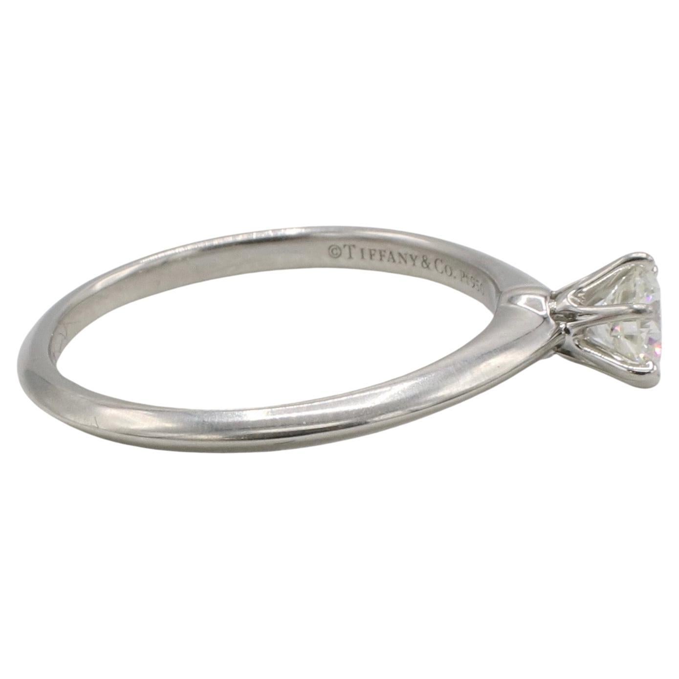 Modern Tiffany & Co. Platinum 0.46 Carat I VS1 Round Natural Diamond Engagement Ring