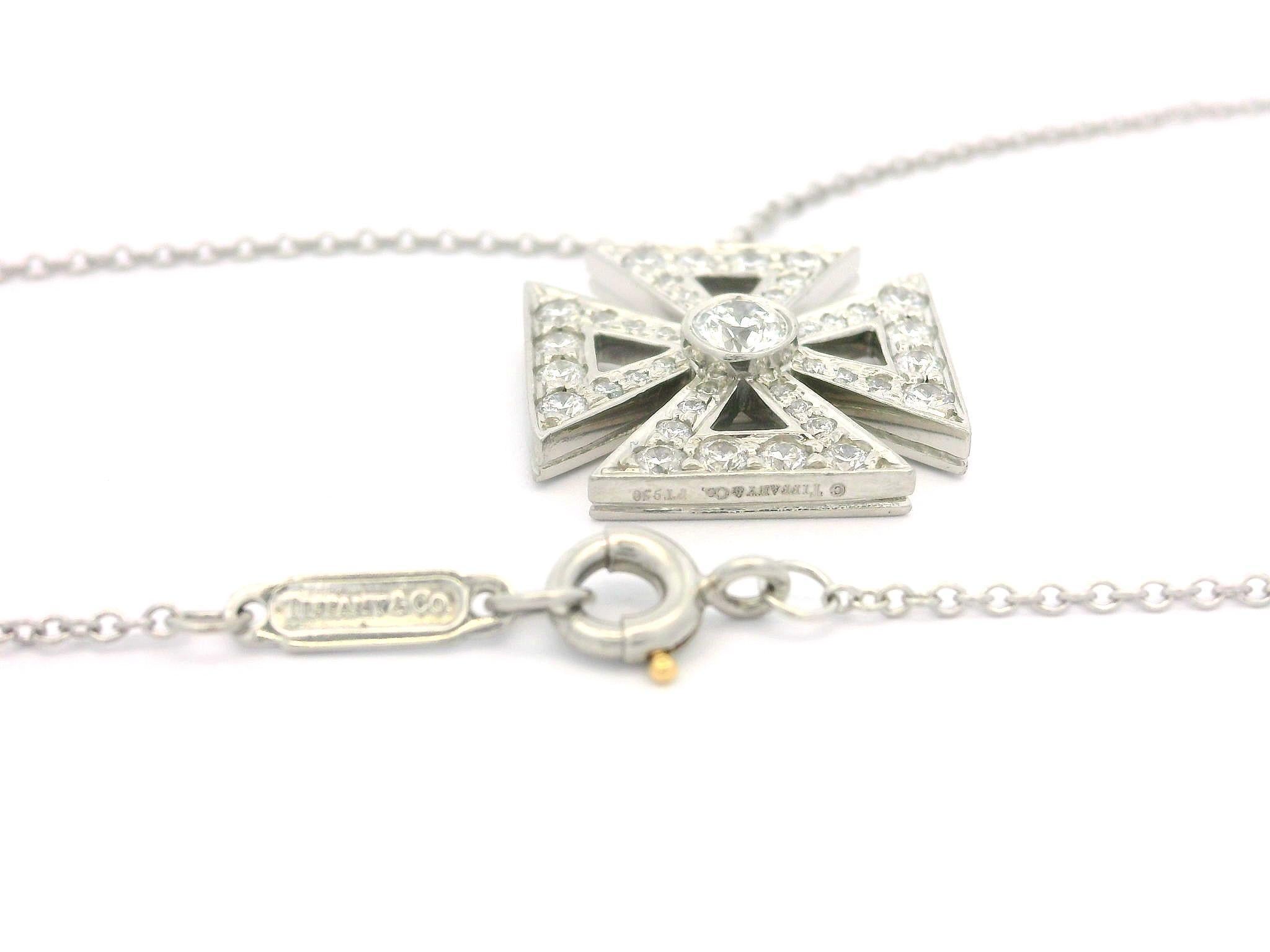 Tiffany & Co. Pendentif croix de Malte de 0,52 carat poids total sur collier de 16 pouces en vente 5