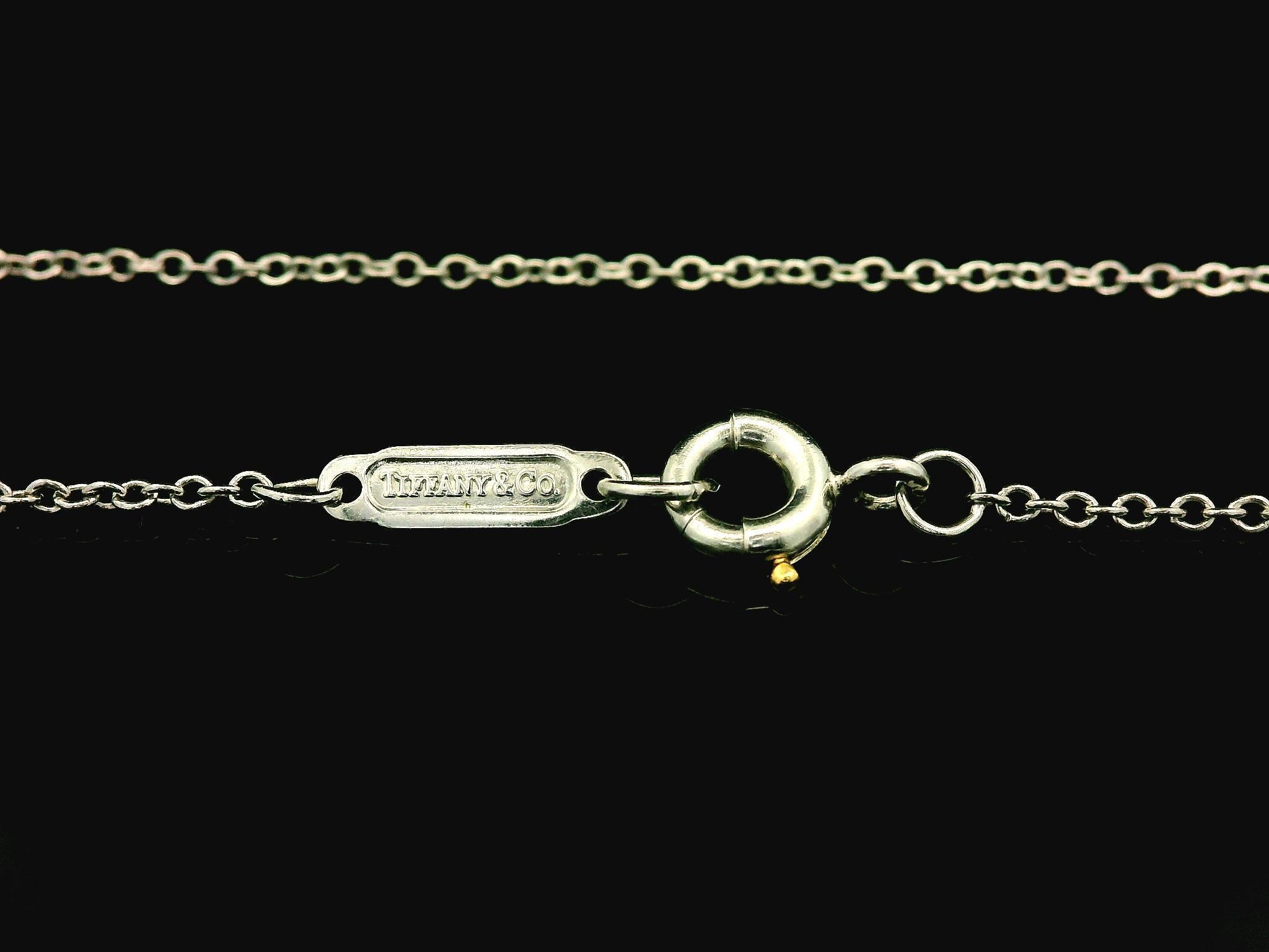 Tiffany & Co. Pendentif croix de Malte de 0,52 carat poids total sur collier de 16 pouces Pour femmes en vente