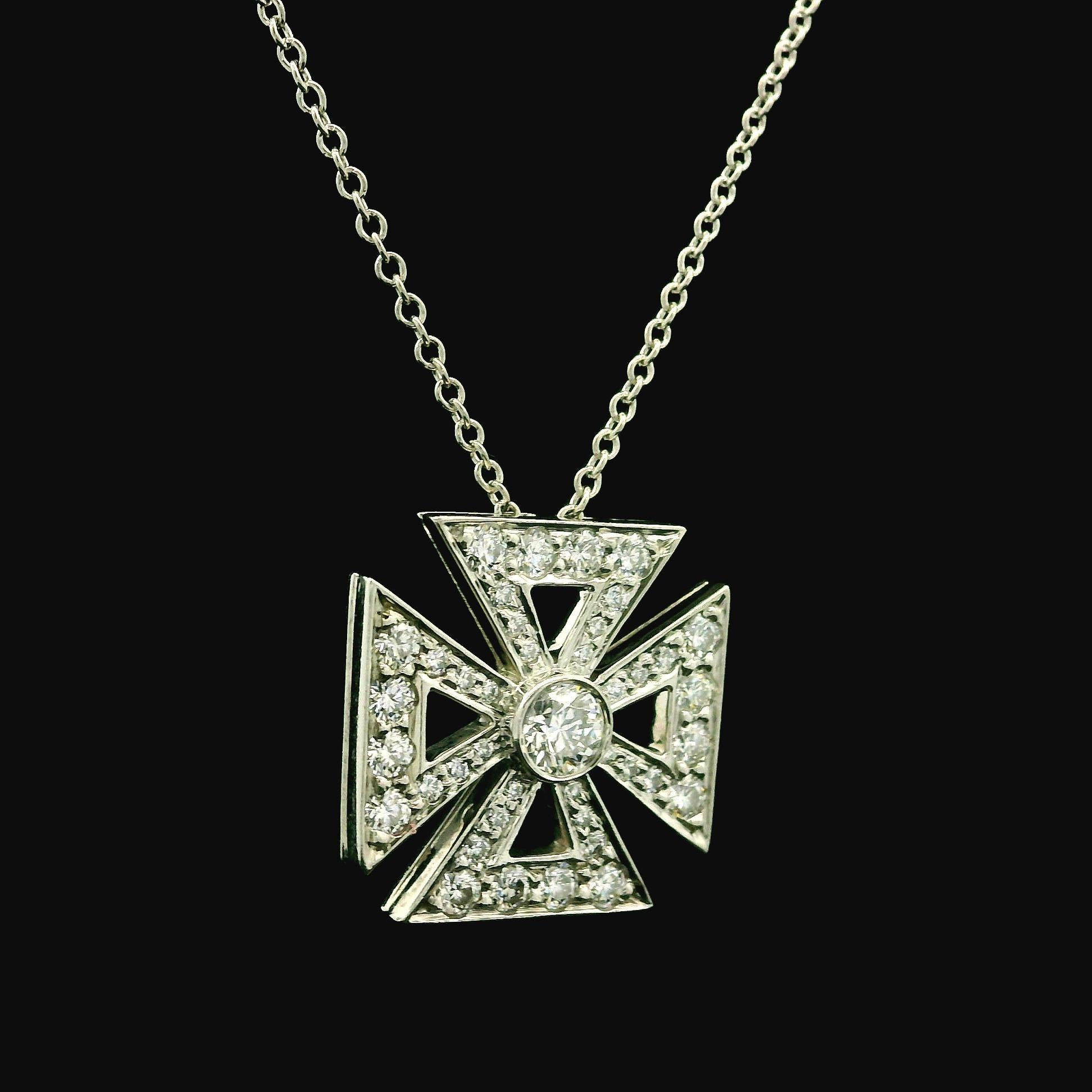 Tiffany & Co. Pendentif croix de Malte de 0,52 carat poids total sur collier de 16 pouces en vente 1