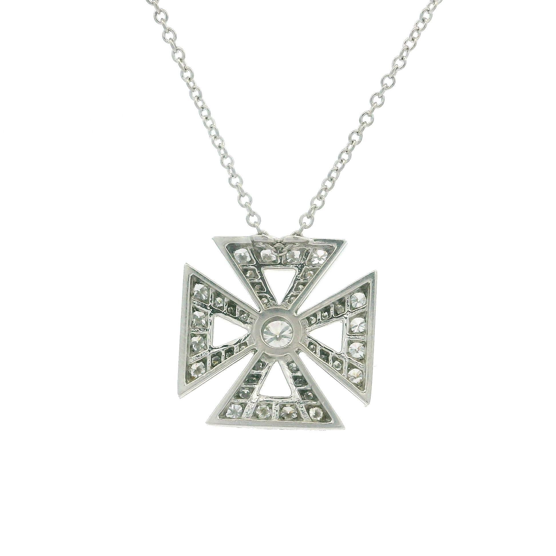 Tiffany & Co. Pendentif croix de Malte de 0,52 carat poids total sur collier de 16 pouces en vente 4