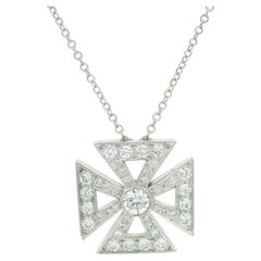 Tiffany & Co. Ciondolo a croce maltese in platino con diamante da 0,52 carati su collana da 16 pollici