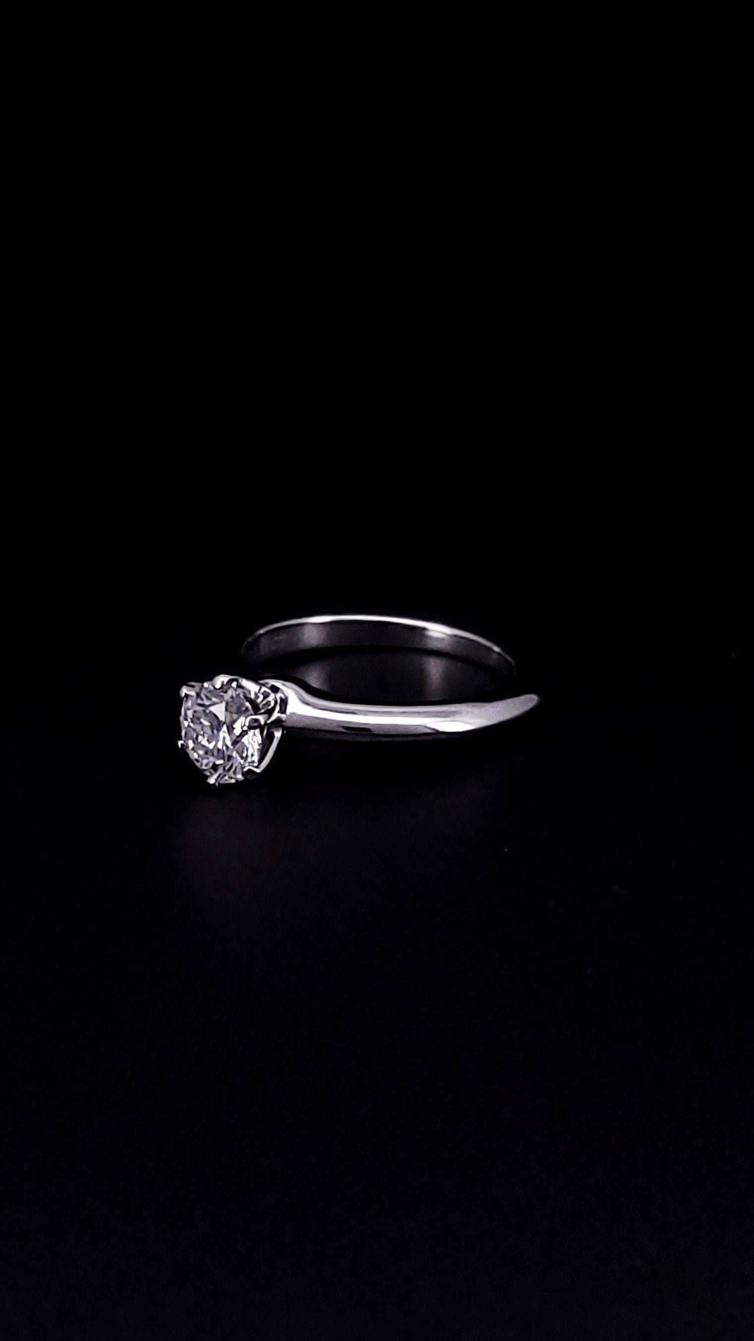 Tiffany & Co. Platinum 0.82ct H VS1 Round Diamond Solitaire Engagement Ring In Excellent Condition For Sale In New York, NY