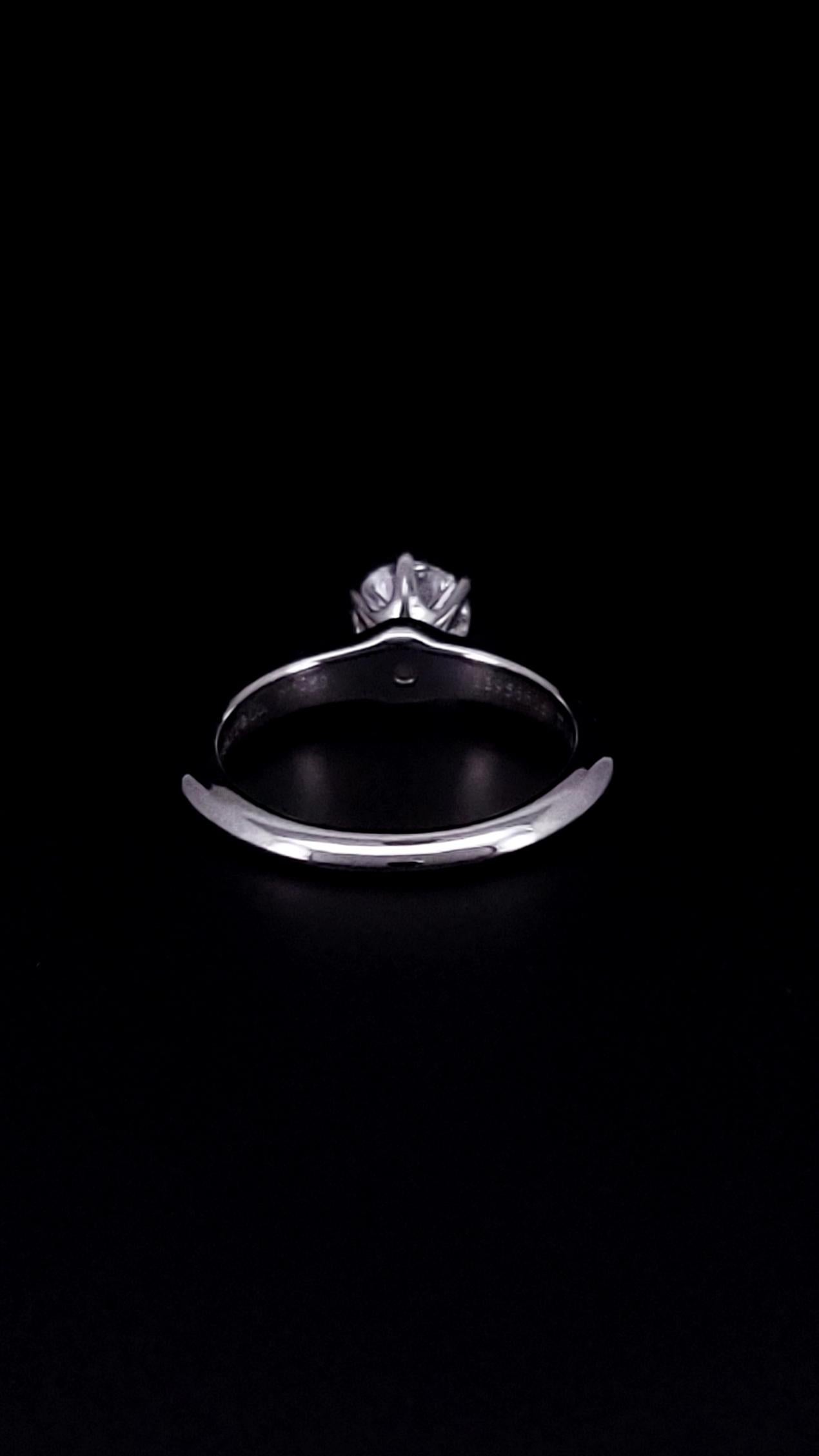 Tiffany & Co. Platinum 0.82ct H VS1 Round Diamond Solitaire Engagement Ring For Sale 1