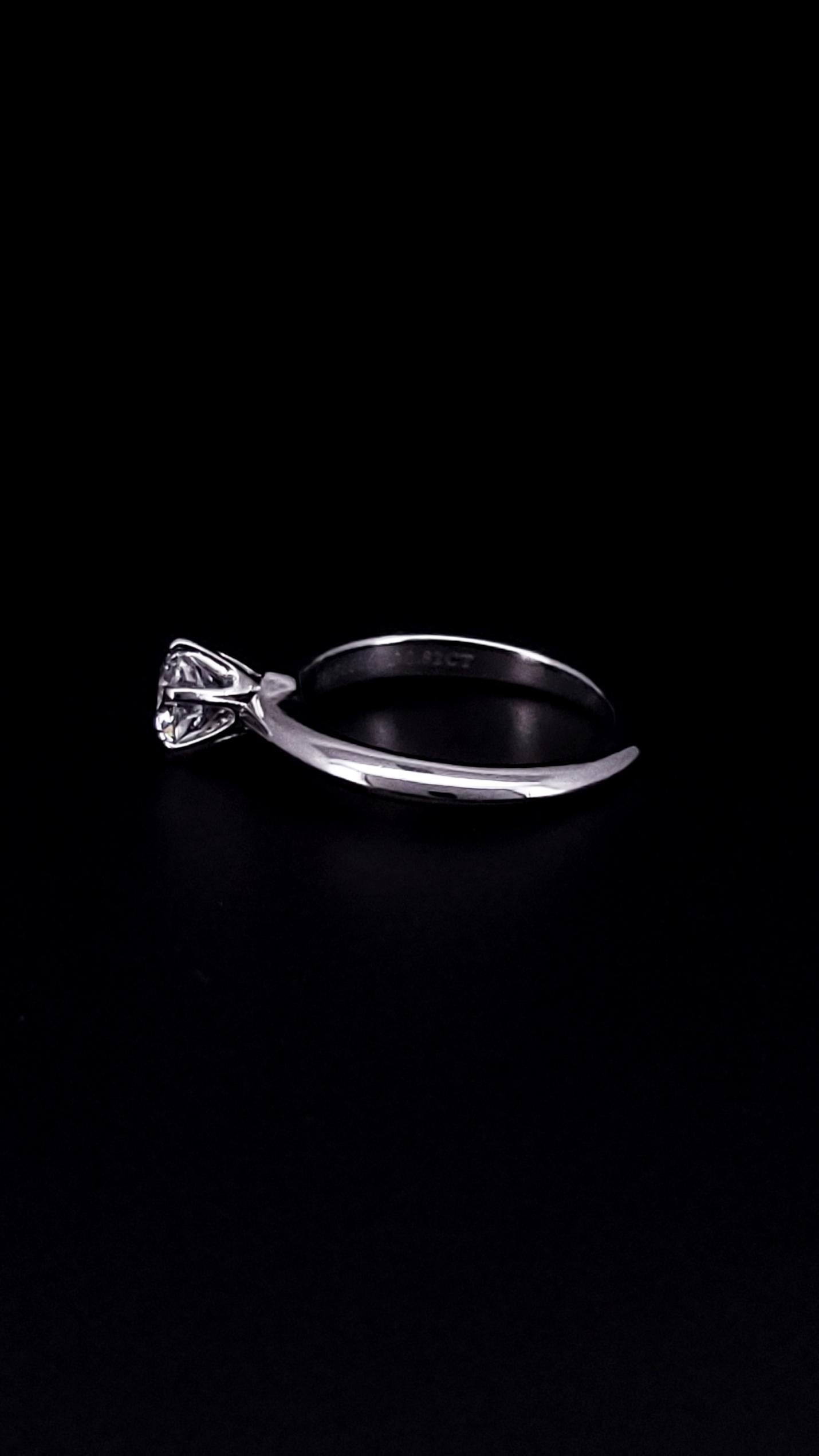 Tiffany & Co. Platinum 0.82ct H VS1 Round Diamond Solitaire Engagement Ring For Sale 2