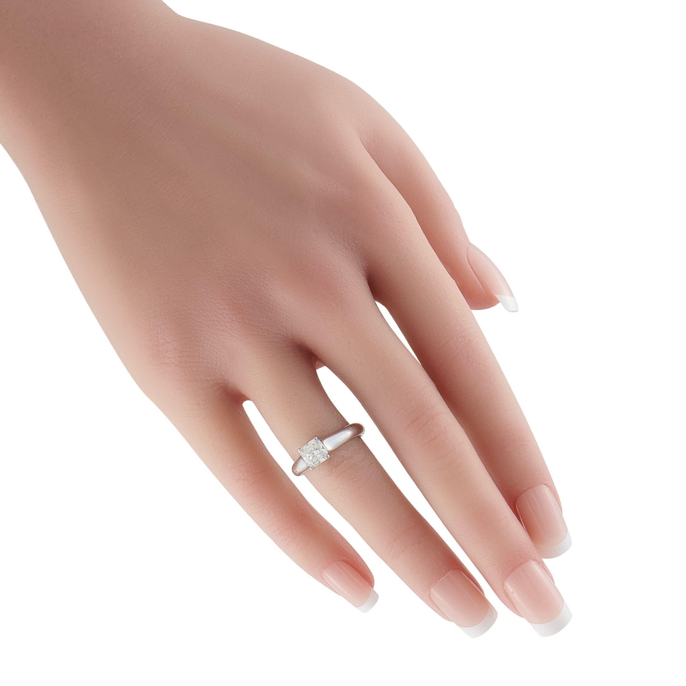 Tiffany & Co. Anillo de platino con diamante Lucida de 0,96 ct TI03-070825 Corte redondo en venta