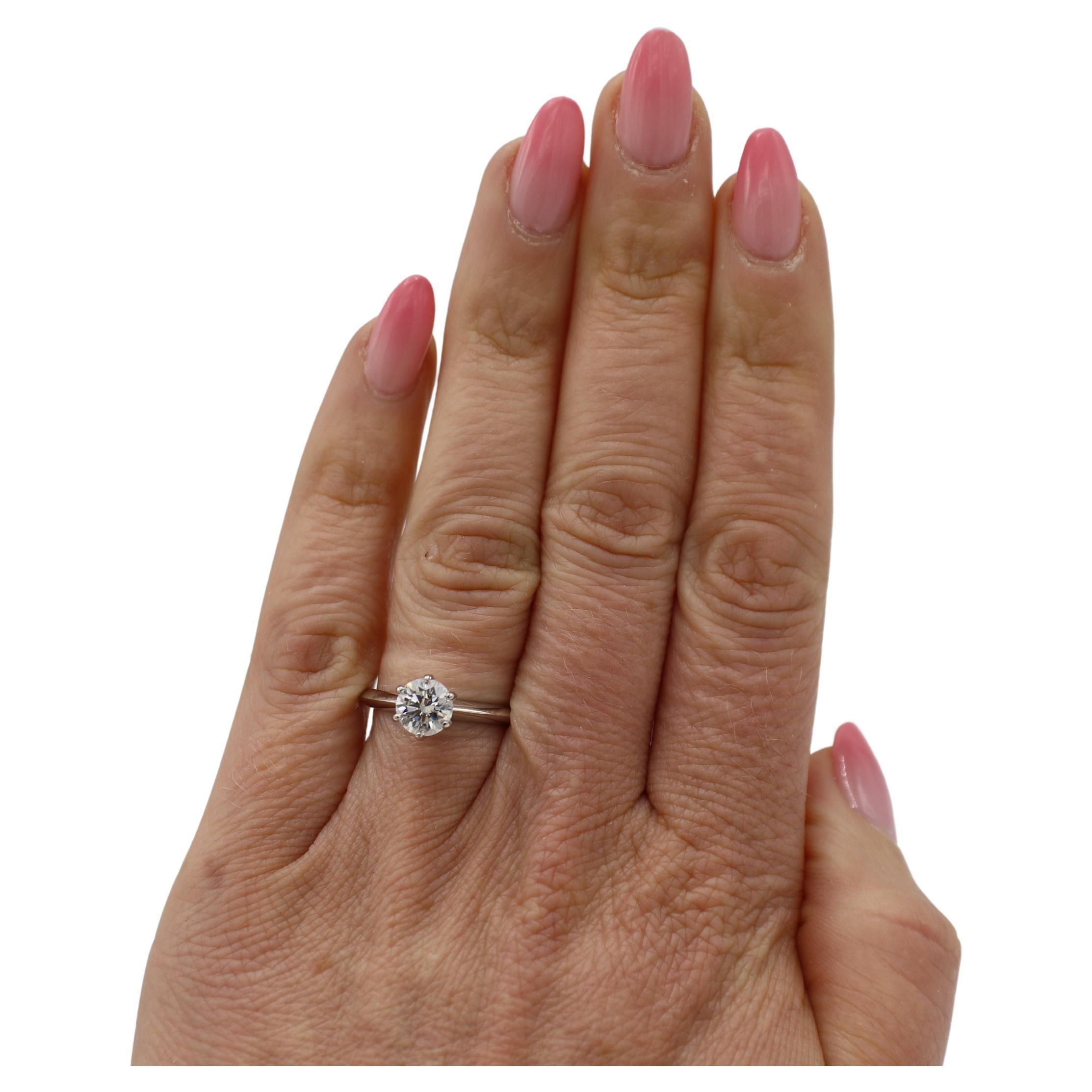 Tiffany & Co. Platin 1,01 Karat G VVS2 Verlobungsring mit rundem natürlichem Solitär (Rundschliff) im Angebot
