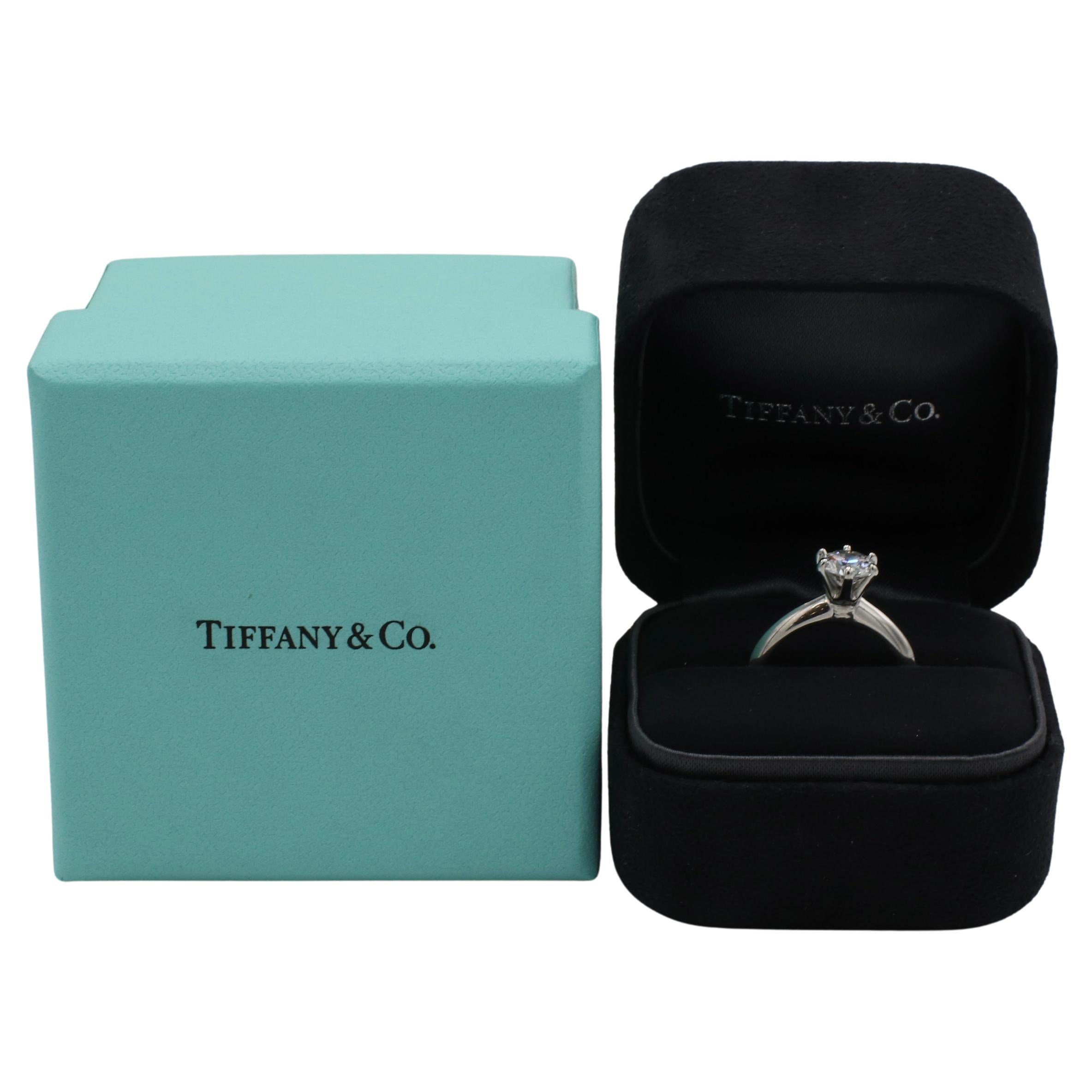 Tiffany & Co. Platin 1,01 Karat G VVS2 Verlobungsring mit rundem natürlichem Solitär im Zustand „Hervorragend“ im Angebot in  Baltimore, MD