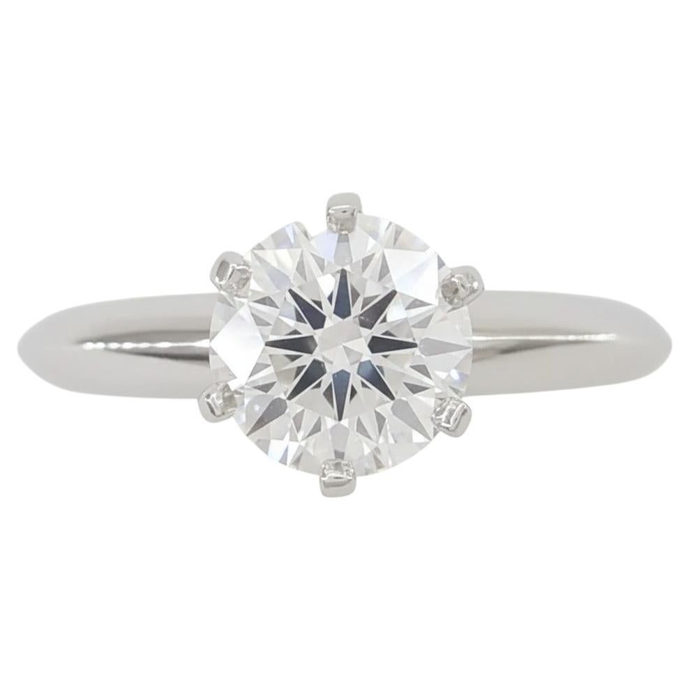Tiffany 
Co. Anello di fidanzamento in platino con diamante tondo e brillante da 1,04 carati