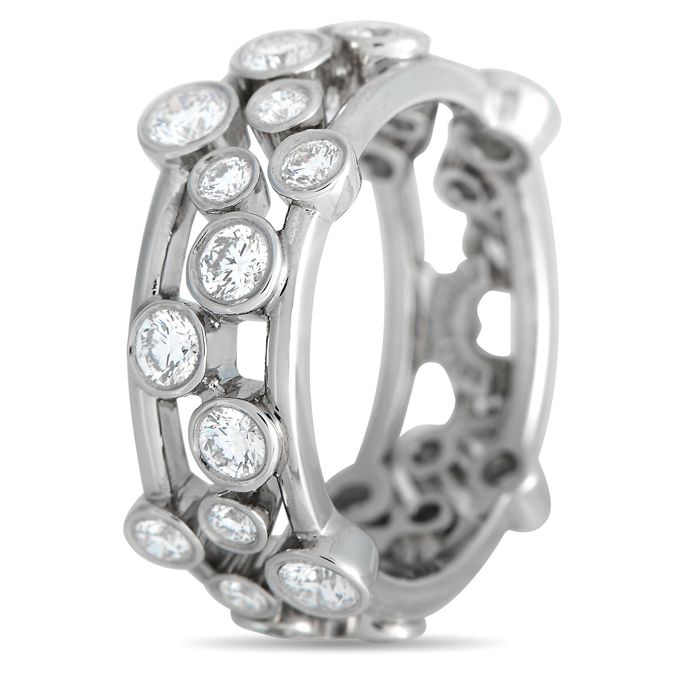 Dieser Ring aus der Bubble Collection'S von Tiffany & Co. glänzt mit Diamantblasen, die sich über das 6 mm dicke Band verteilen. Jeder Diamant ist sicher auf einer Lünette gefasst, so dass dieses Schmuckstück die perfekte Wahl für jemanden ist, der