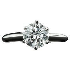 Tiffany
Co. Bague en platine avec diamant rond brillant de 1,23 carat