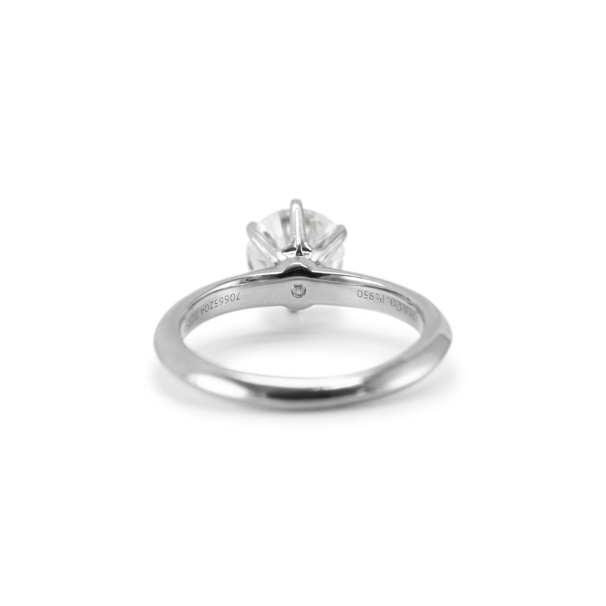 Tiffany & Co. Anillo de compromiso de diamantes redondo H VVS2 de 1,25 ct en platino en Excelente estado para la venta en Houston, TX