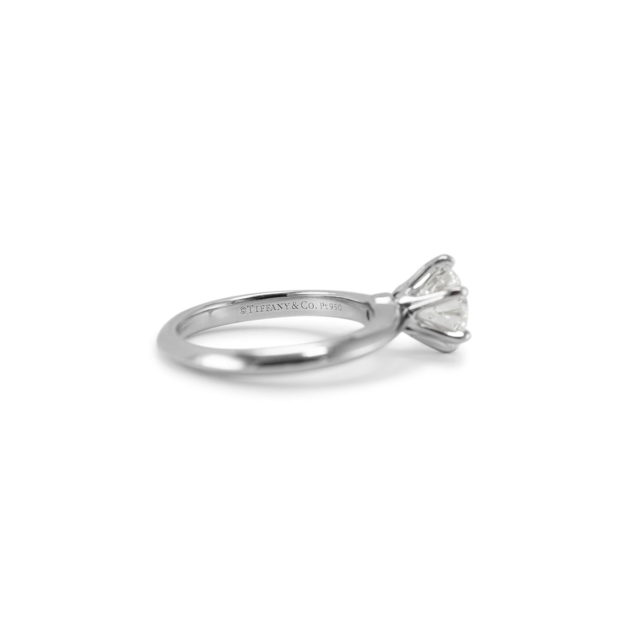 De las mujeres Tiffany & Co. Anillo de compromiso de diamantes redondo H VVS2 de 1,25 ct en platino en venta